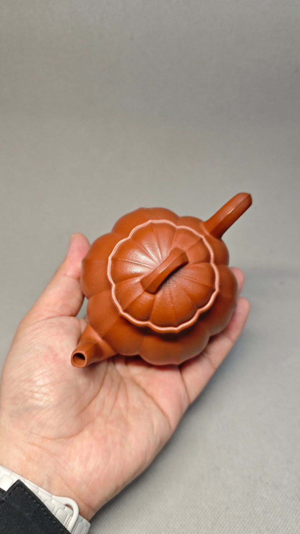 精工筋纹器，口盖不漏水 【筋纹宫灯】 泥料：原矿朱泥 容量：220cc 孔数：内推球孔