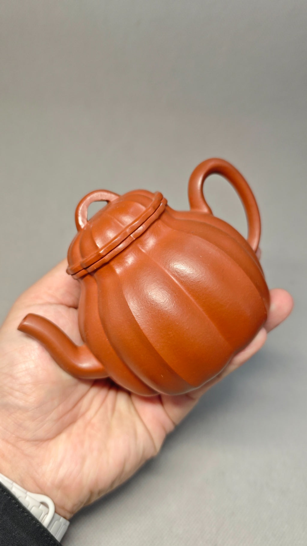 精工筋纹器，口盖不漏水 【筋纹宫灯】 泥料：原矿朱泥 容量：220cc 孔数：内推球孔