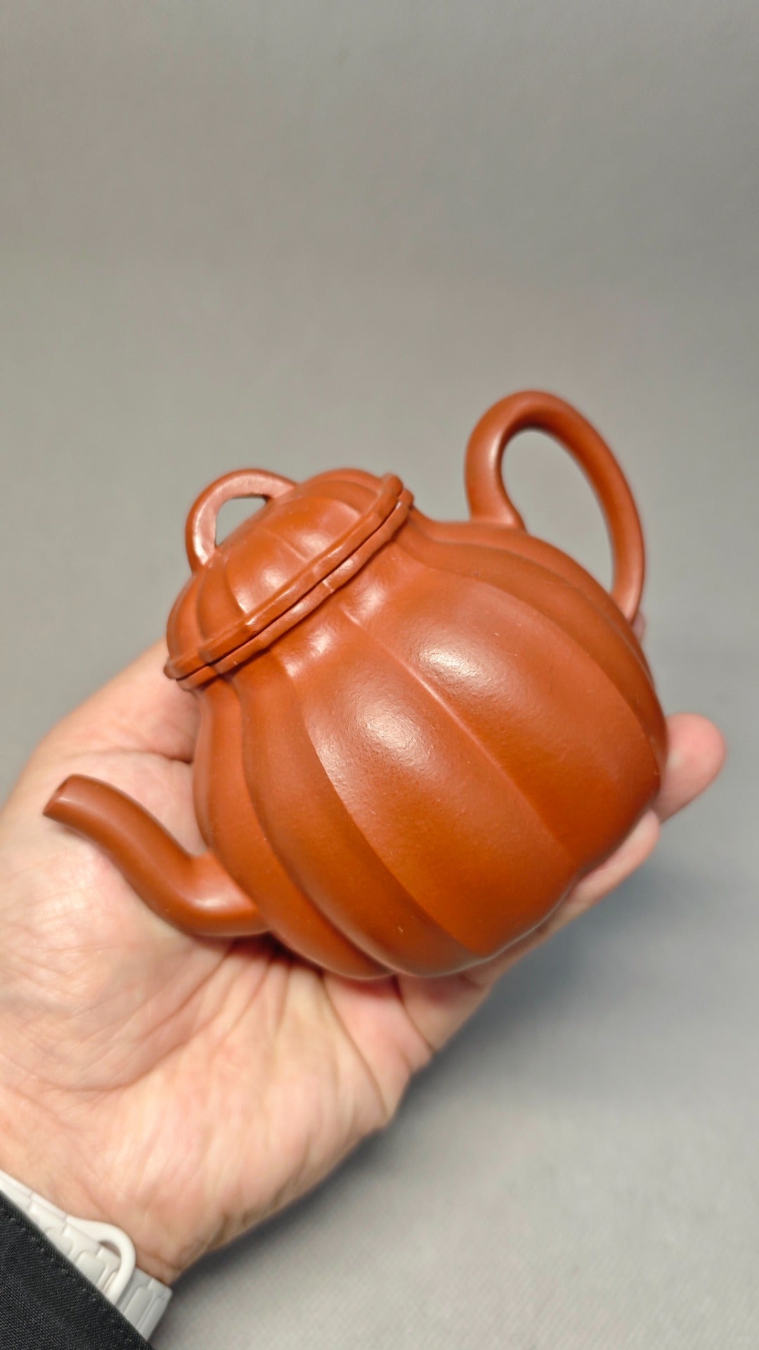 精工筋纹器，口盖不漏水 【筋纹宫灯】 泥料：原矿朱泥 容量：220cc 孔数：内推球孔