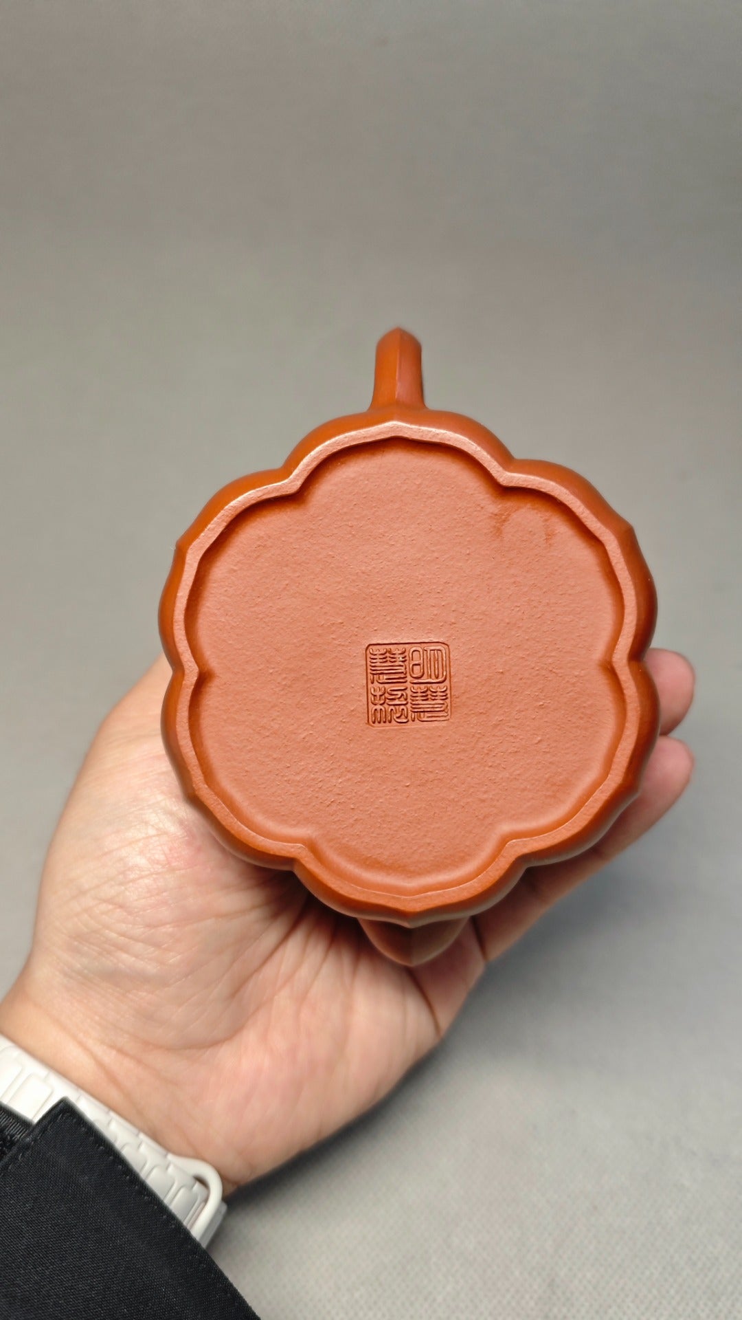 精工筋纹器，口盖不漏水 【筋纹宫灯】 泥料：原矿朱泥 容量：220cc 孔数：内推球孔