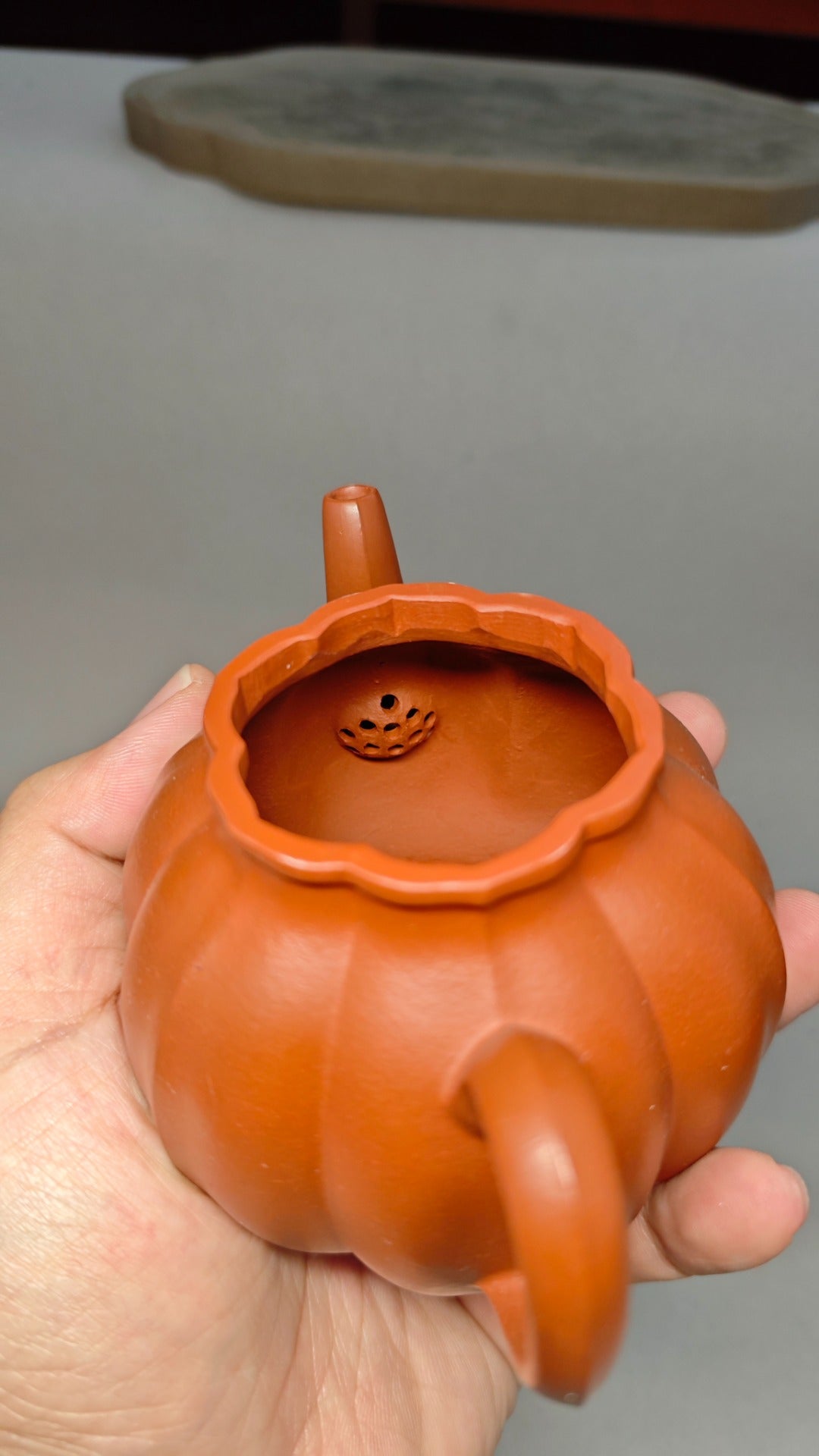 精工筋纹器，口盖不漏水 【筋纹宫灯】 泥料：原矿朱泥 容量：220cc 孔数：内推球孔