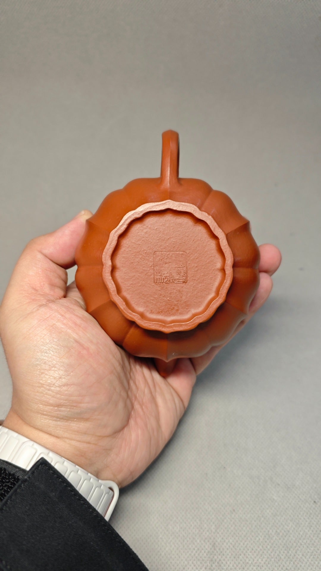 精工筋纹器 口盖不漏水 【筋纹掇只】 泥料：原矿朱泥 容量：220cc 孔数：内推球孔