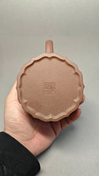 证书全配套 【筋纹秦权】  制壶：焦亚强   (国家级工艺美术师) 泥料：原矿紫泥 容量：320cc 孔数：9孔
