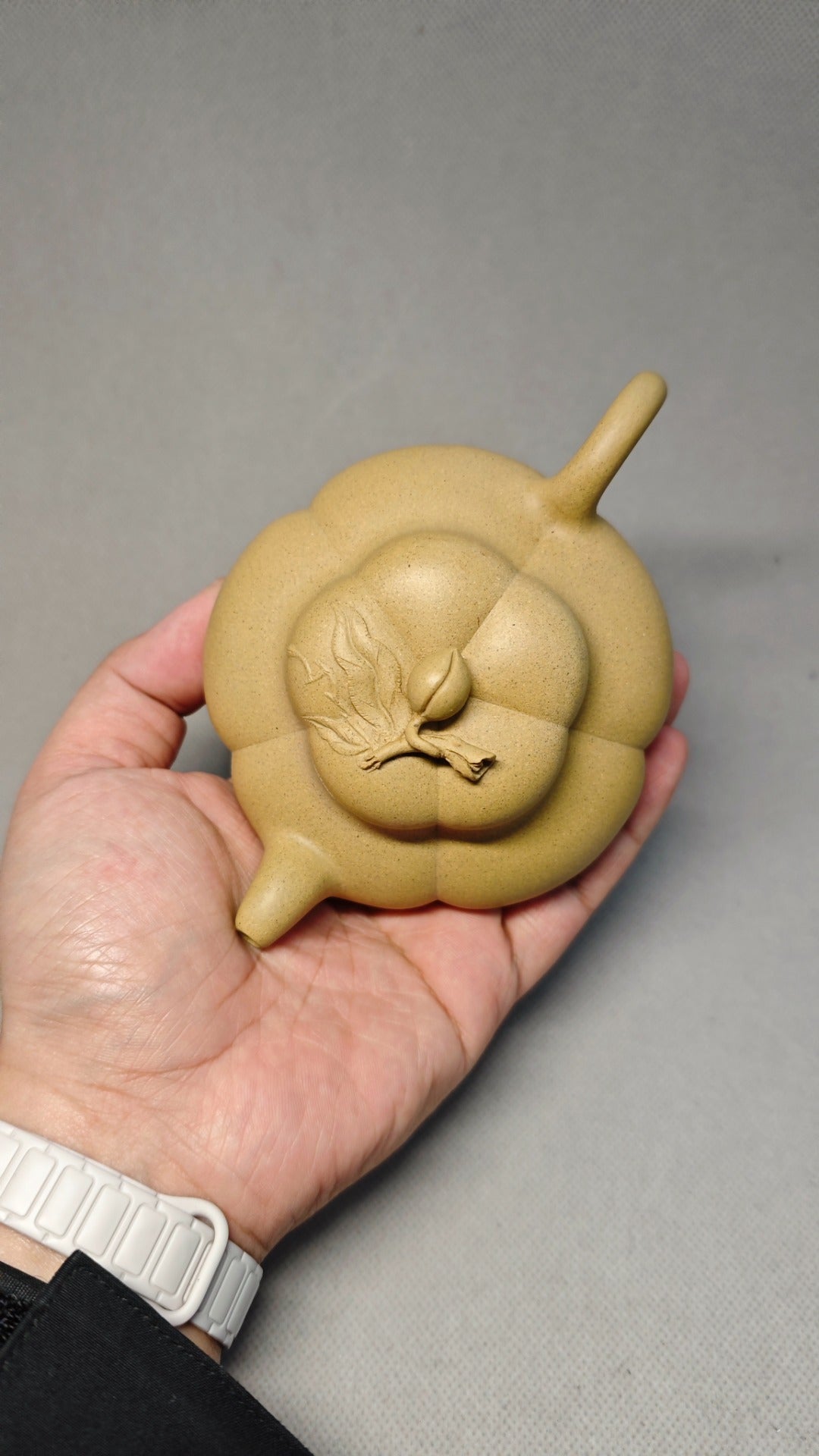 【上合桃】 泥料：原矿本山绿 容量：250cc 孔数：7孔