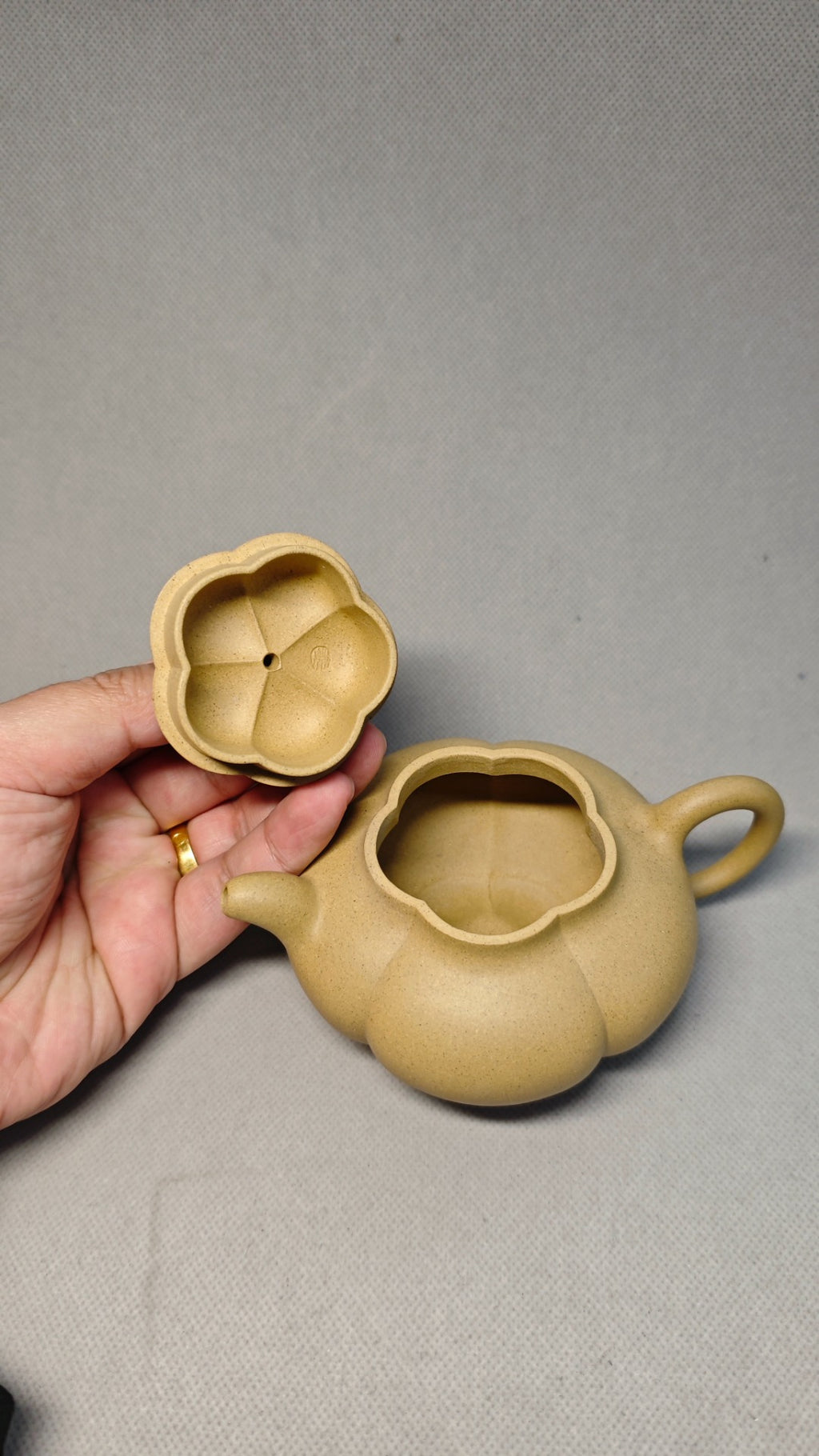 【上合桃】 泥料：原矿本山绿 容量：250cc 孔数：7孔