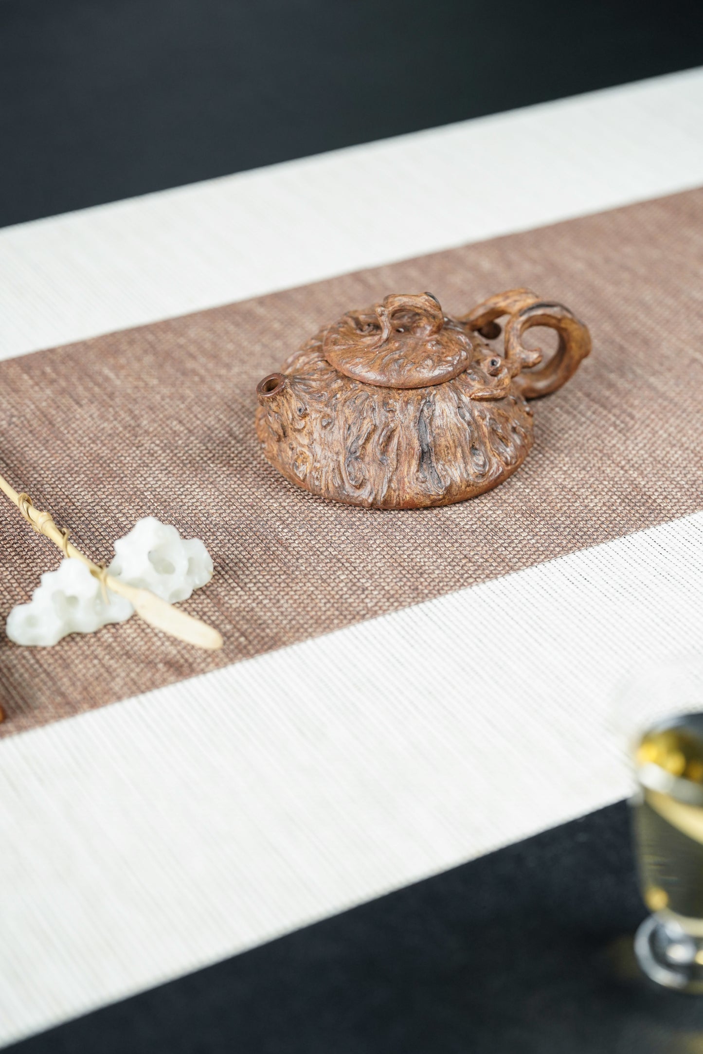 木韵砂魂·趣味天成紫砂界唯一·拍卖7.5万同系列【磐根树语供春】原矿极品段泥·墨泥·小红泥·110cc 小品