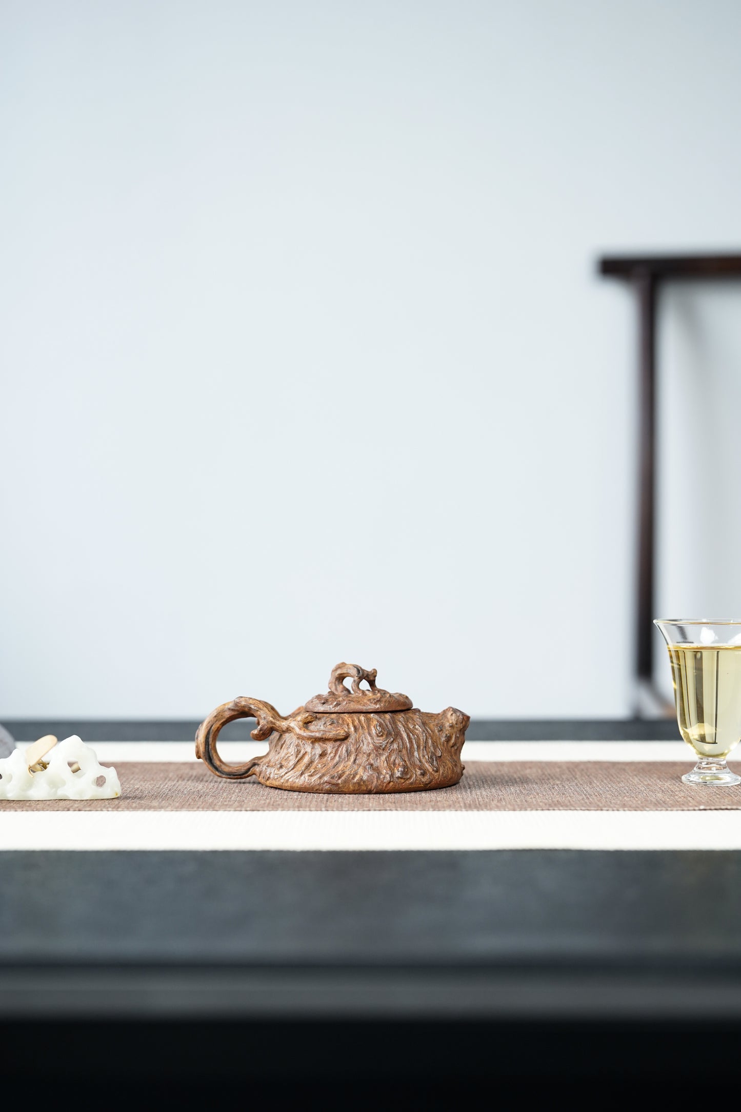 木韵砂魂·趣味天成紫砂界唯一·拍卖7.5万同系列【磐根树语供春】原矿极品段泥·墨泥·小红泥·110cc 小品