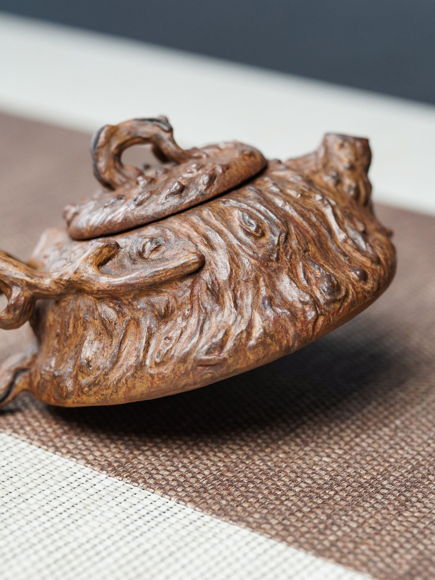 木韵砂魂·趣味天成紫砂界唯一·拍卖7.5万同系列【磐根树语供春】原矿极品段泥·墨泥·小红泥·110cc 小品