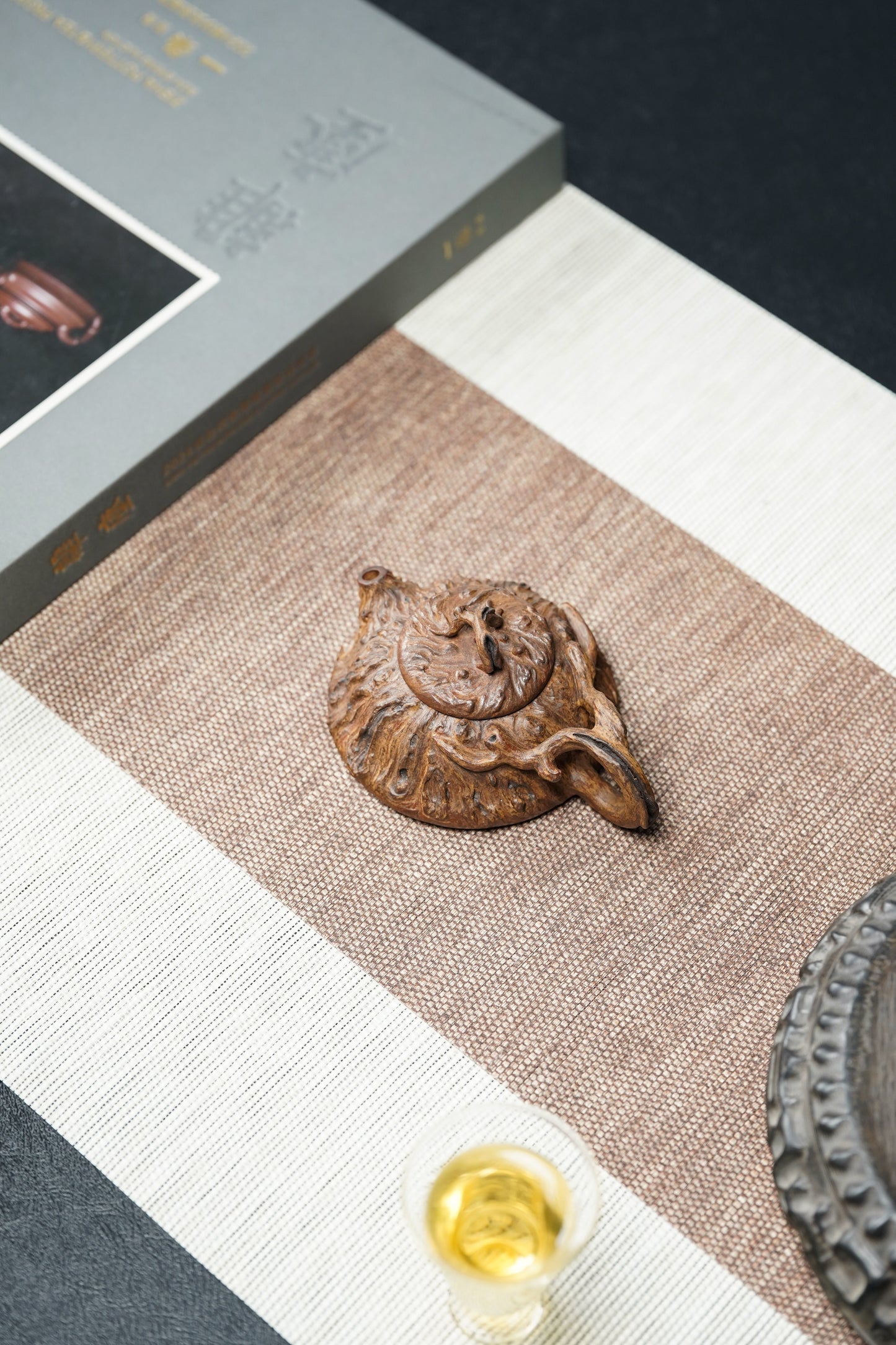 木韵砂魂·趣味天成紫砂界唯一·拍卖7.5万同系列【磐根树语供春】原矿极品段泥·墨泥·小红泥·110cc 小品