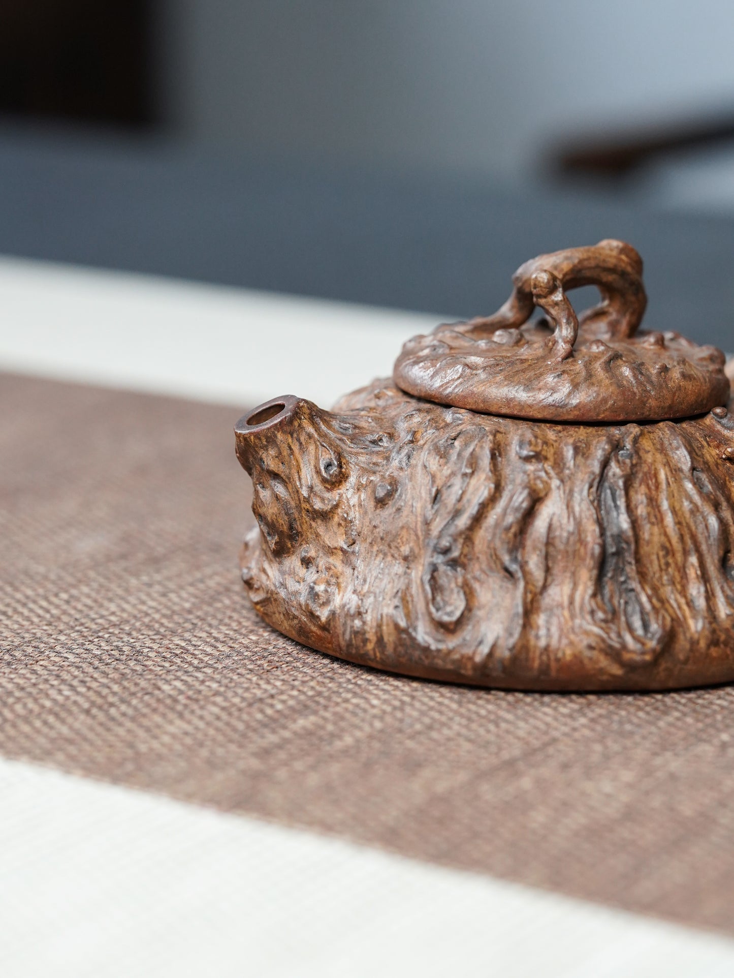 木韵砂魂·趣味天成紫砂界唯一·拍卖7.5万同系列【磐根树语供春】原矿极品段泥·墨泥·小红泥·110cc 小品