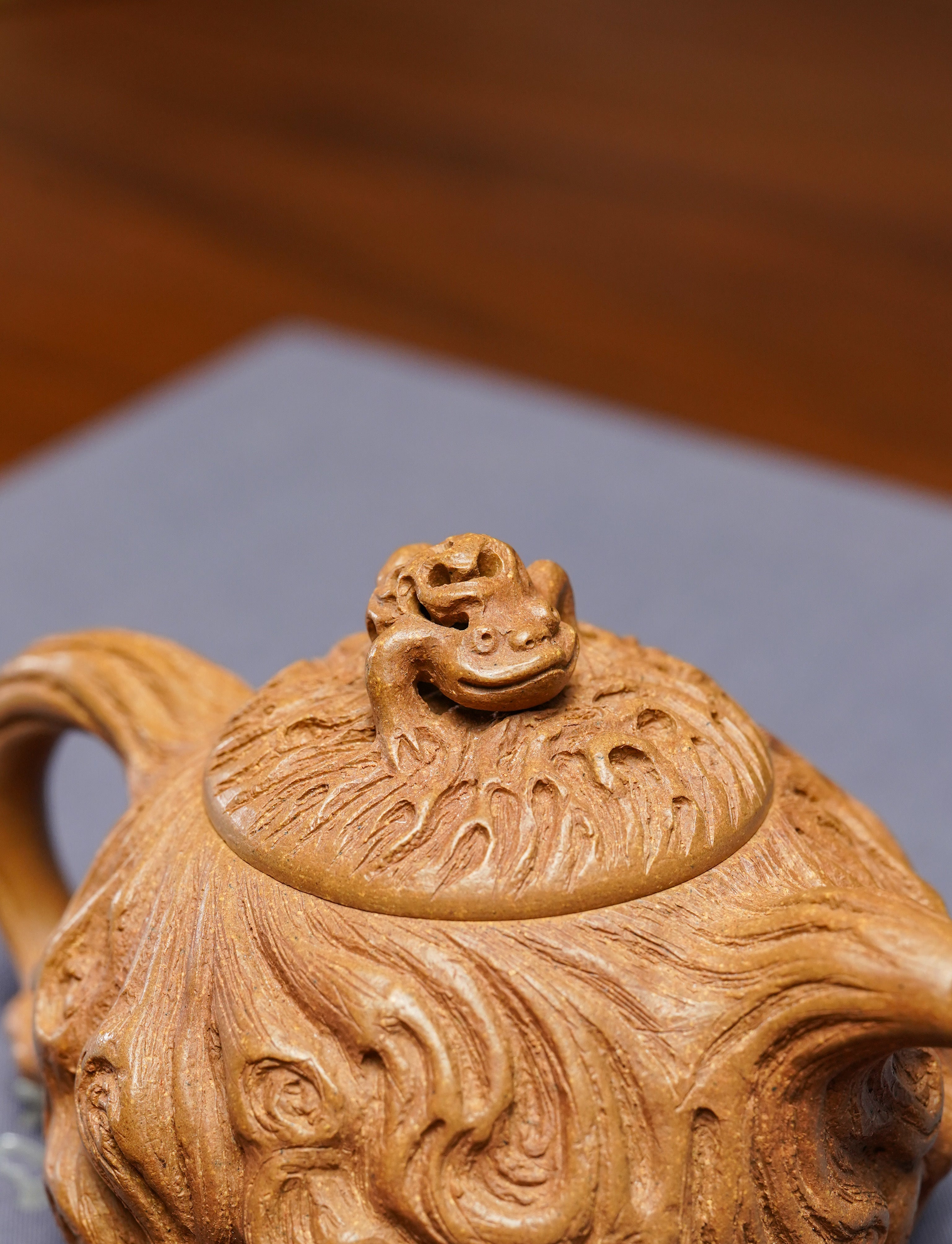 范泽锋嫡传·省大师邱爽紫砂潜力重器·大拍18万同系列【招财进宝供春壶】原矿极品黄金段泥·220cc