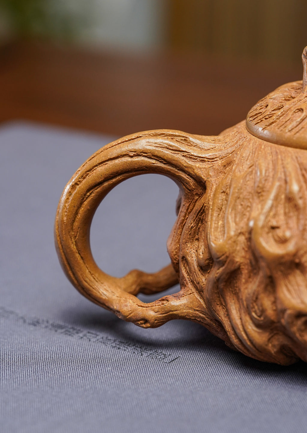 范泽锋嫡传·省大师邱爽紫砂潜力重器·大拍18万同系列【招财进宝供春壶】原矿极品黄金段泥·220cc