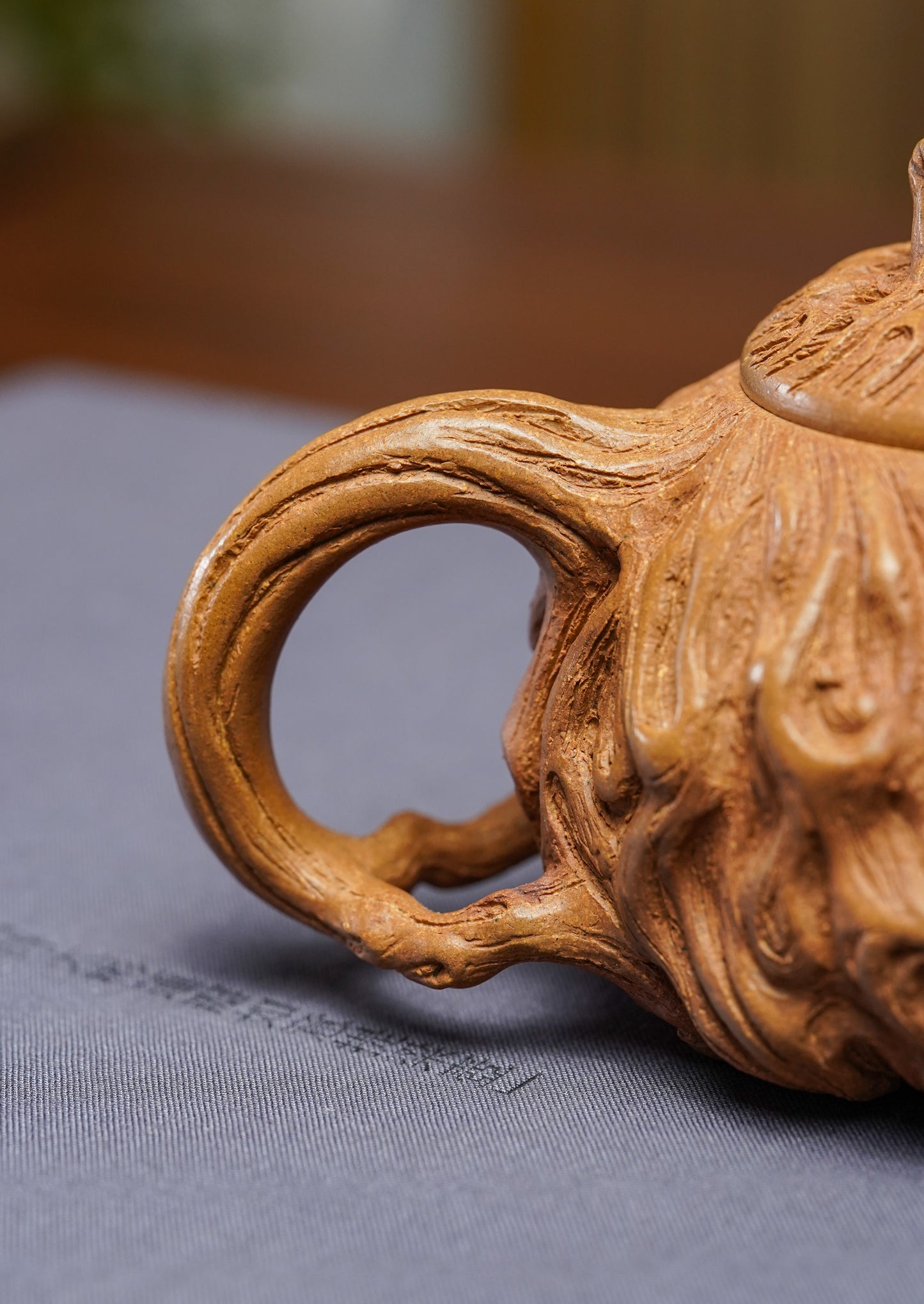 范泽锋嫡传·省大师邱爽紫砂潜力重器·大拍18万同系列【招财进宝供春壶】原矿极品黄金段泥·220cc