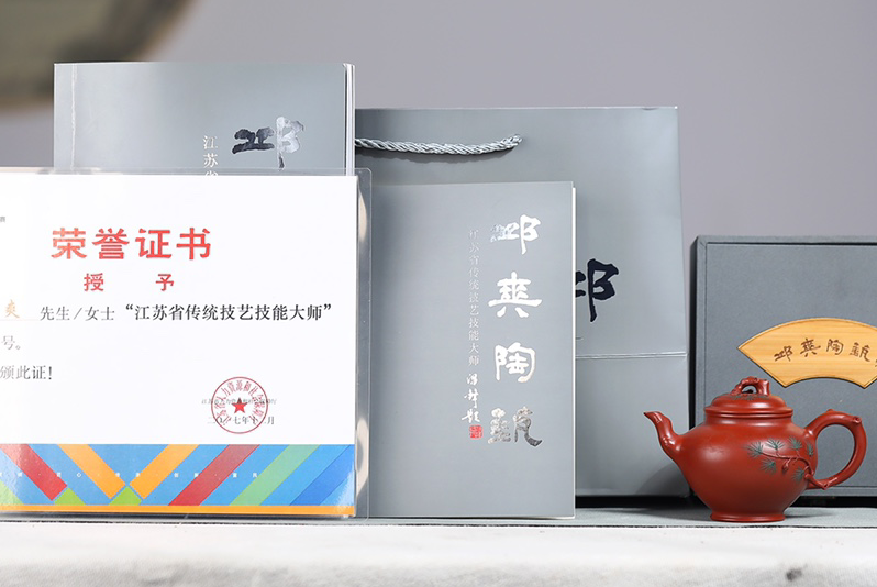 范泽锋嫡传·省大师邱爽紫砂潜力重器【松报春壶】原矿极品朱泥·200cc