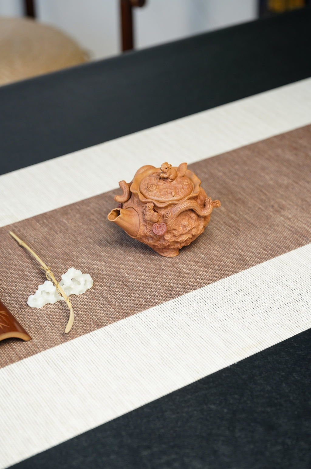 范泽锋嫡传·省大师邱爽紫砂潜力重器·同系列拍卖18万【鼠来宝手把壶】原矿极品黄金段泥·180cc