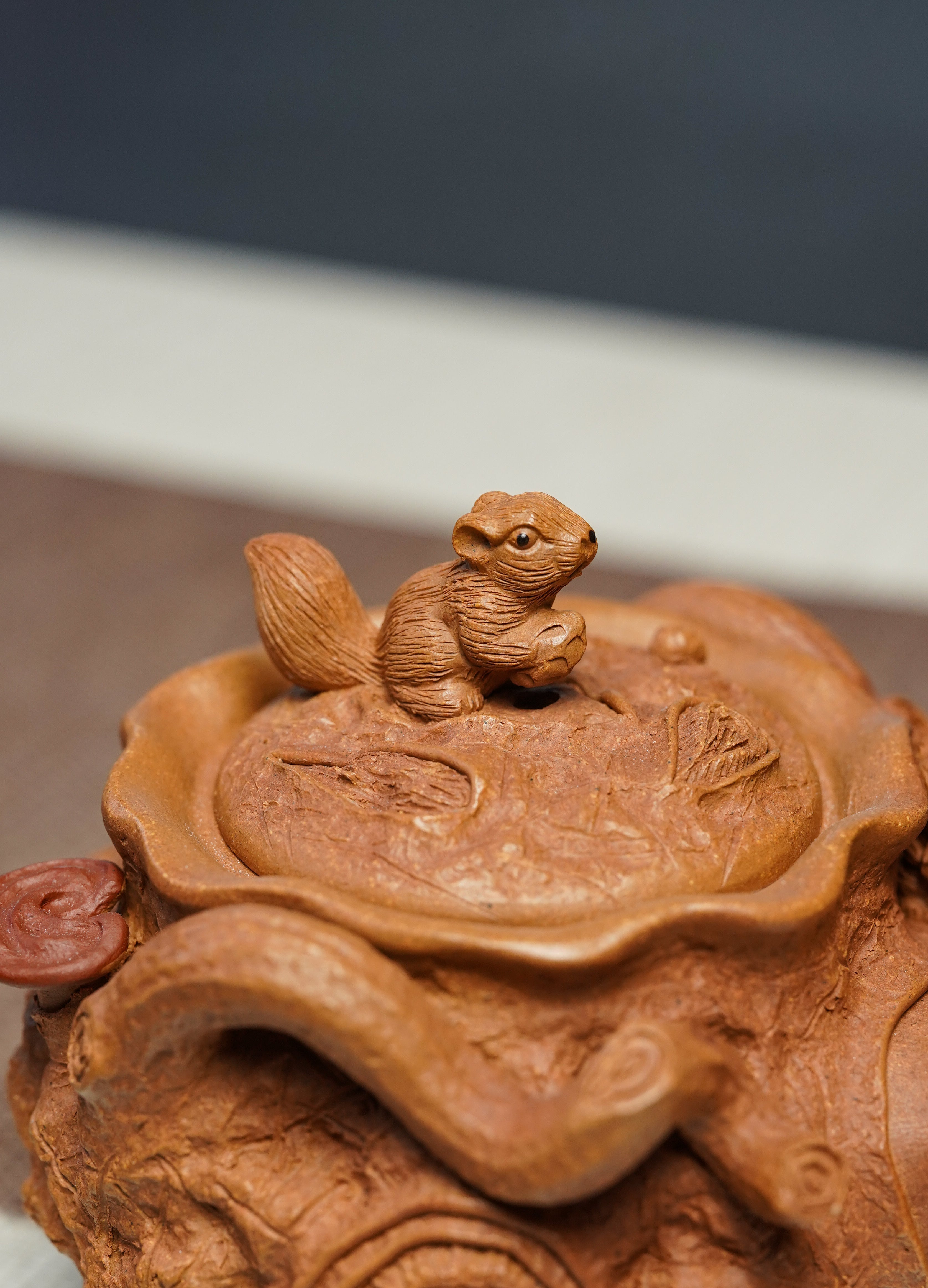 范泽锋嫡传·省大师邱爽紫砂潜力重器·同系列拍卖18万【鼠来宝手把壶】原矿极品黄金段泥·180cc