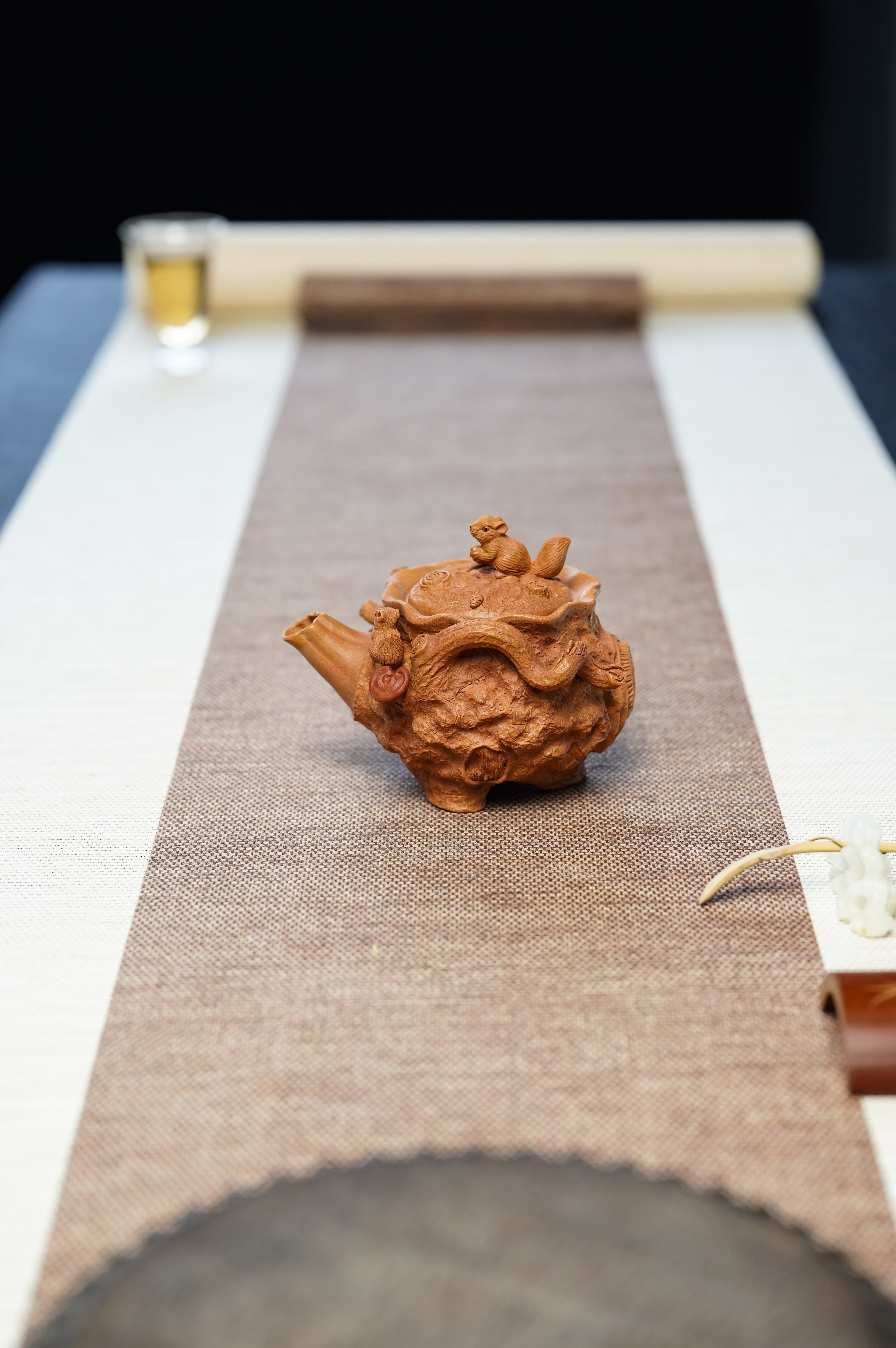 范泽锋嫡传·省大师邱爽紫砂潜力重器·同系列拍卖18万【鼠来宝手把壶】原矿极品黄金段泥·180cc