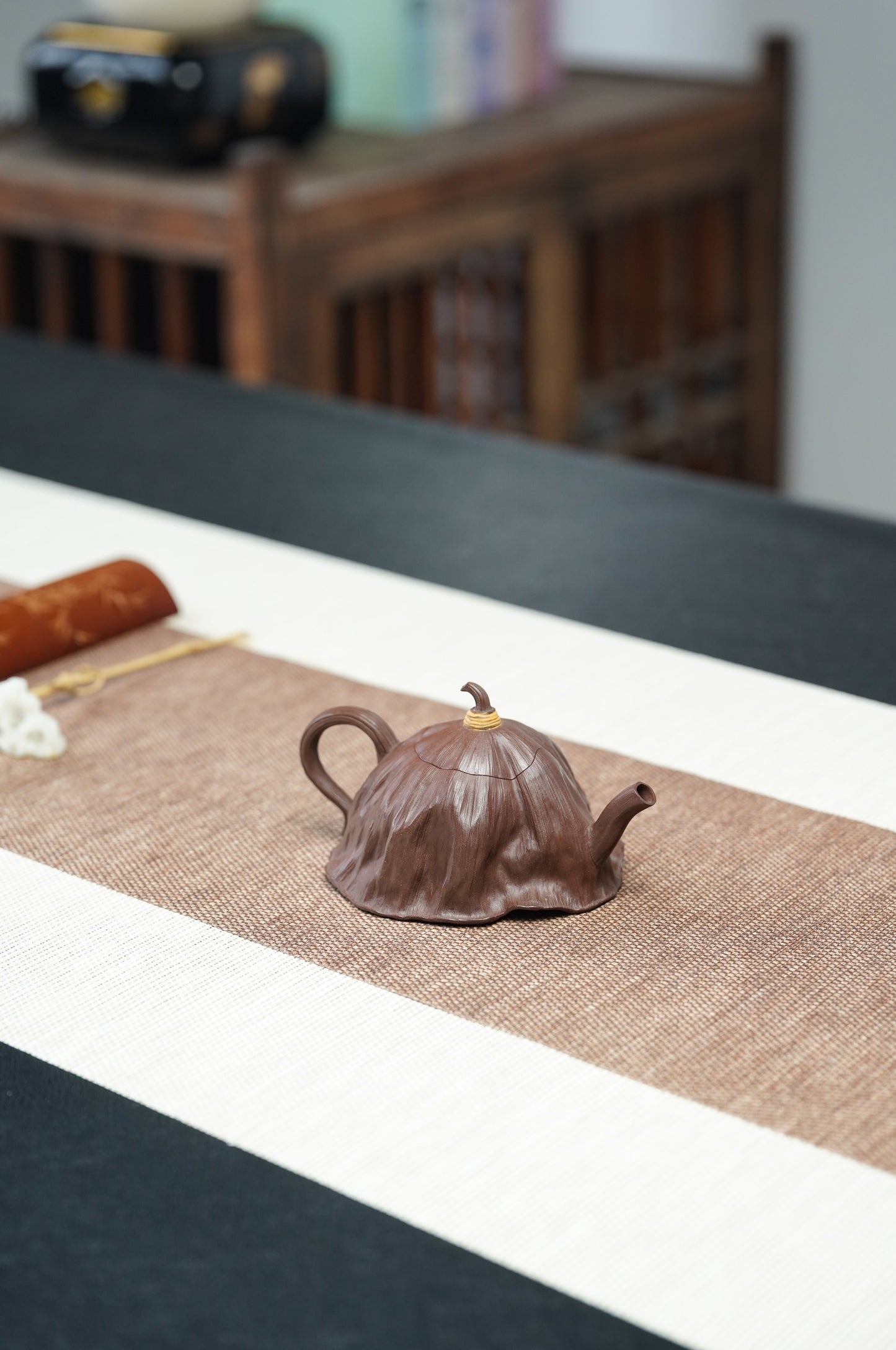 紫砂非遗花器泰斗·蒋蓉唯一嫡传｜蒋艺华亲制臻品【荷叶壶】家传原矿极品老紫泥·160cc