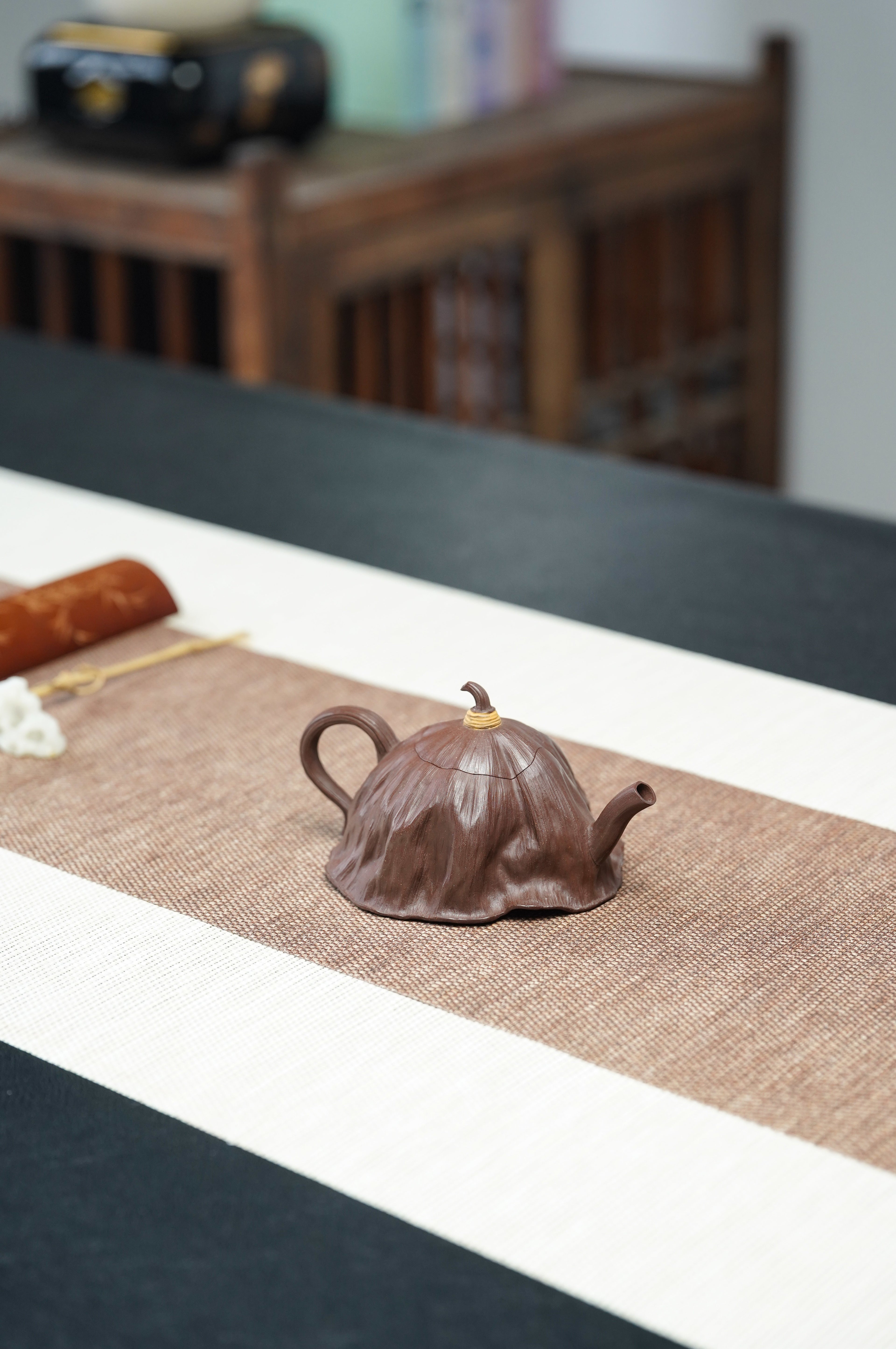 紫砂非遗花器泰斗·蒋蓉唯一嫡传｜蒋艺华亲制臻品【荷叶壶】家传原矿极品老紫泥·160cc