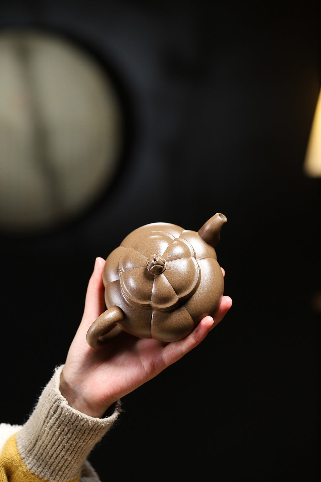珍藏送礼级紫砂重器｜高级工艺美术师·许时娟 亲制【三足菱花壶】原矿老青段 280cc