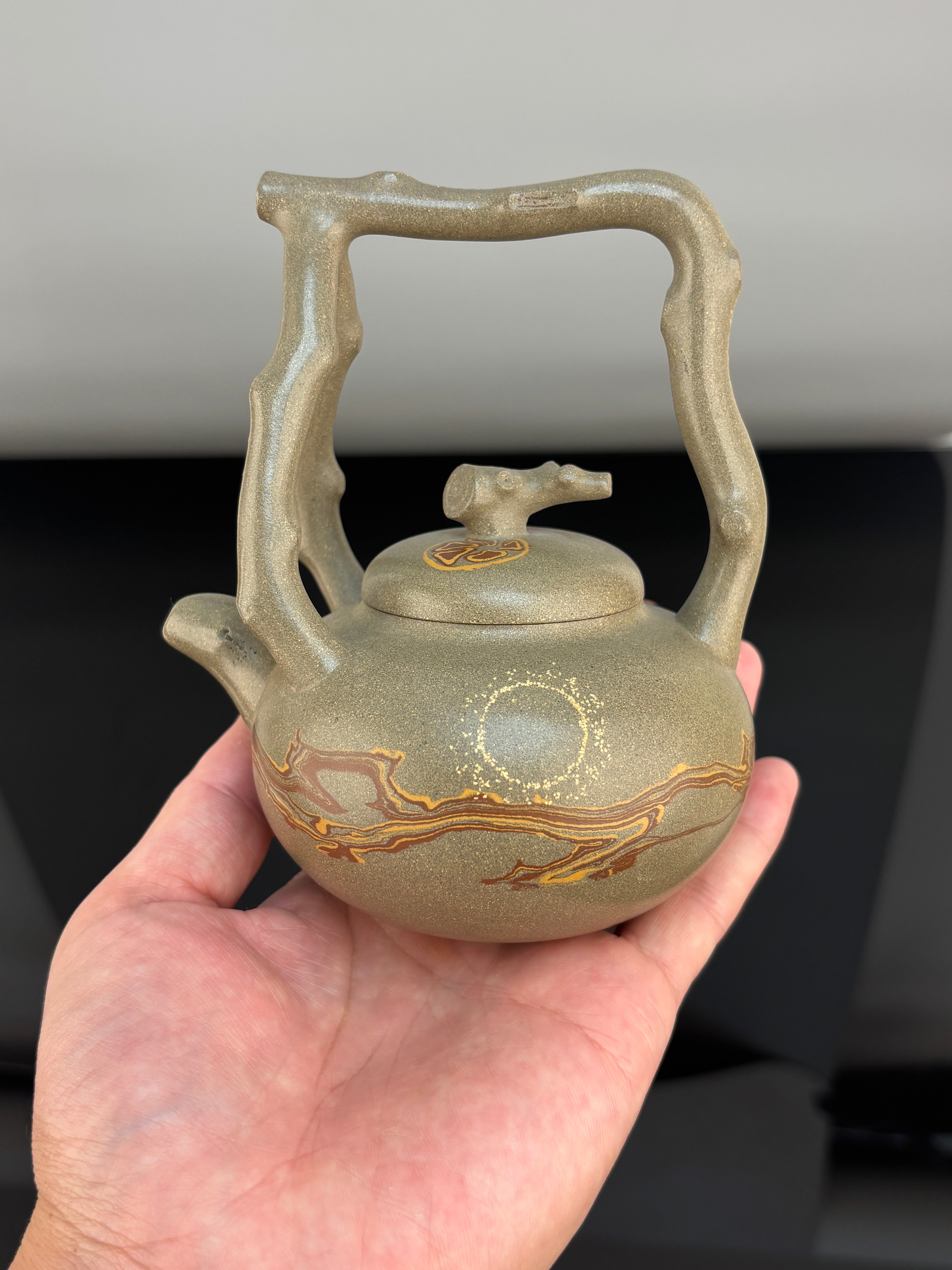 范泽锋嫡传·省大师邱爽紫砂潜力重器【东坡提梁壶】原矿极品蟹壳青段泥·250cc