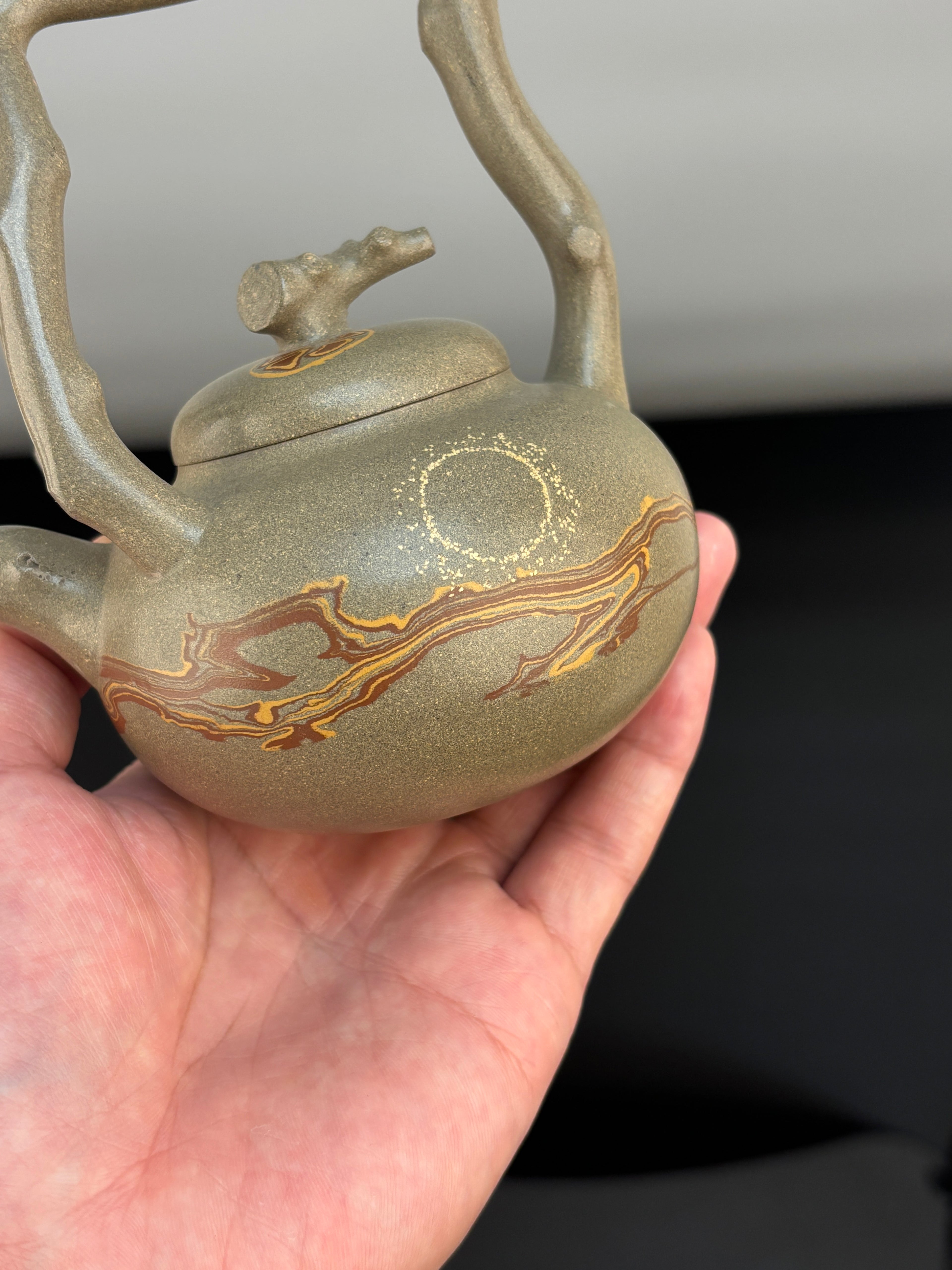 范泽锋嫡传·省大师邱爽紫砂潜力重器【东坡提梁壶】原矿极品蟹壳青段泥·250cc - ZishaTeapotChina