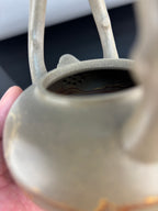 范泽锋嫡传·省大师邱爽紫砂潜力重器【东坡提梁壶】原矿极品蟹壳青段泥·250cc - ZishaTeapotChina