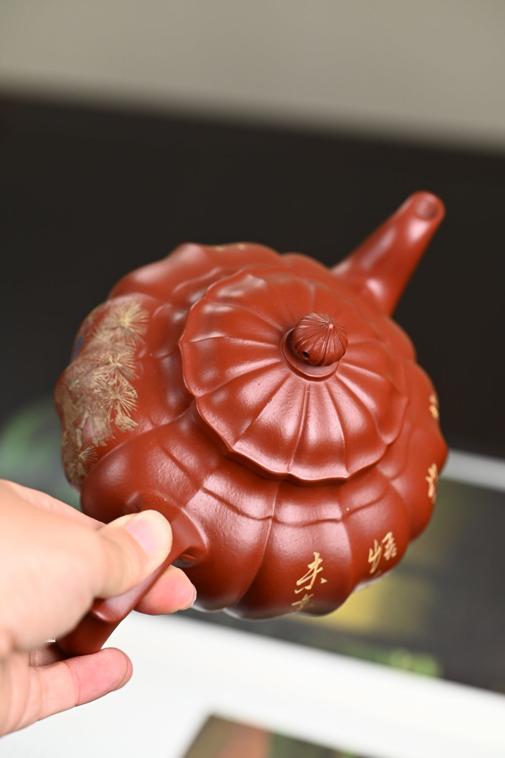 『筋纹笑樱』 极品皱皮朱泥·容量500cc·9孔出水·王岳龄·国家级正高级工艺美术师（双研高）