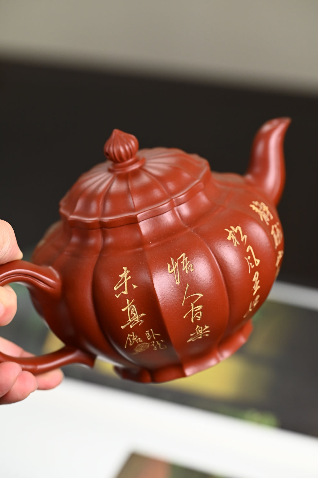 『筋纹笑樱』 极品皱皮朱泥·容量500cc·9孔出水·王岳龄·国家级正高级工艺美术师（双研高）