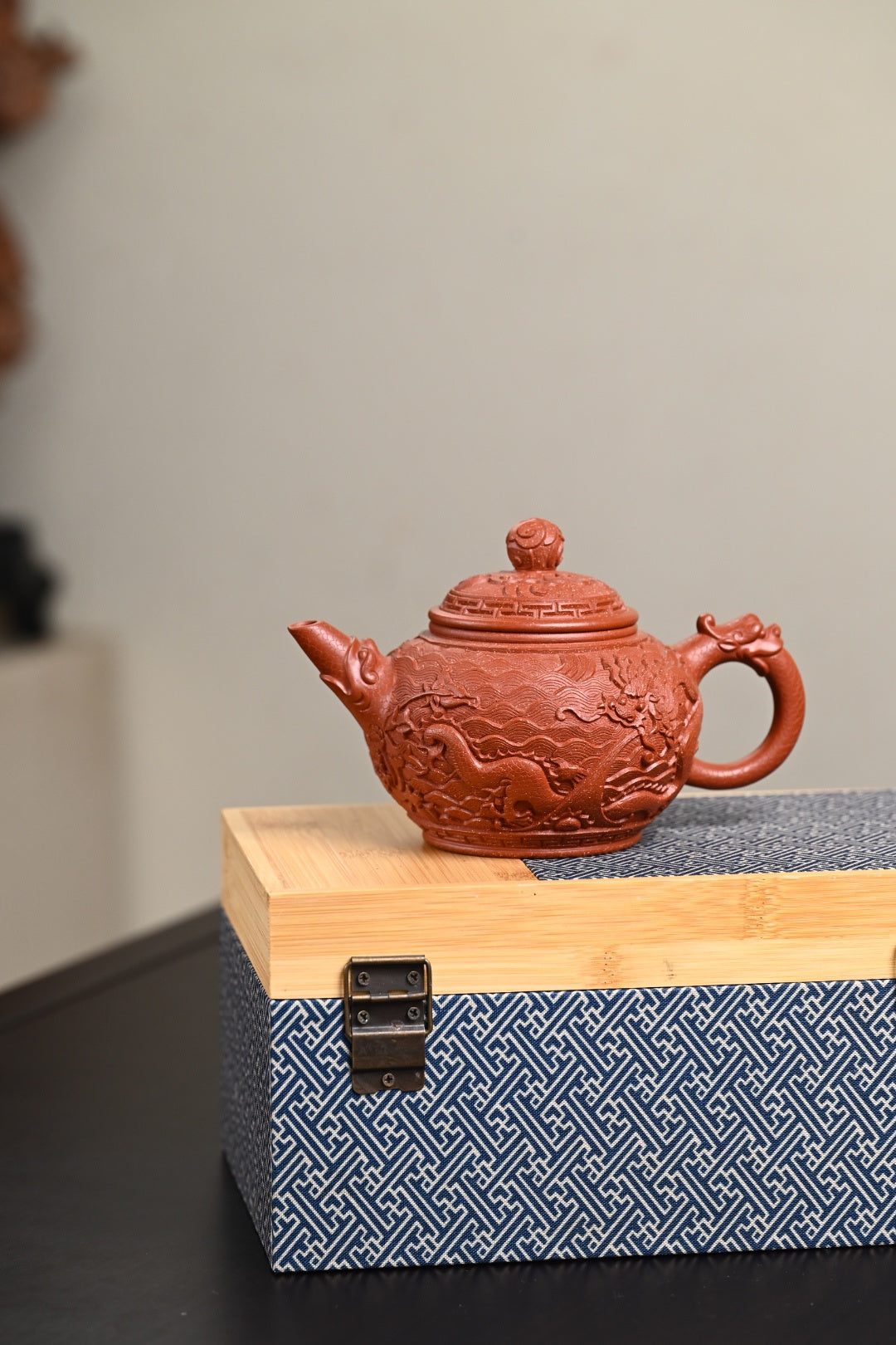 『龙腾盛世』 桂花砂·容量420cc·14孔出水·王岳龄·国家级正高级工艺美术师（双研高） - ZishaTeapotChina