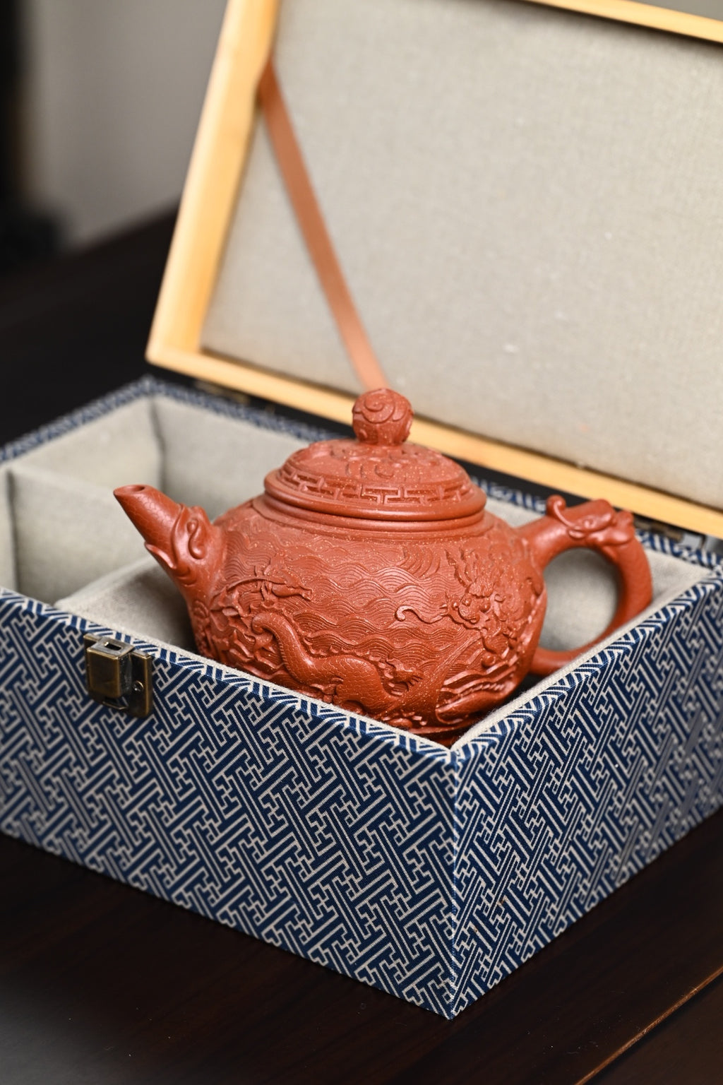 『龙腾盛世』 桂花砂·容量420cc·14孔出水·王岳龄·国家级正高级工艺美术师（双研高） - ZishaTeapotChina