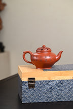 『暗香疏影』 极品皱皮朱泥·容量400cc·14孔出水·王岳龄·国家级正高级工艺美术师（双研高）