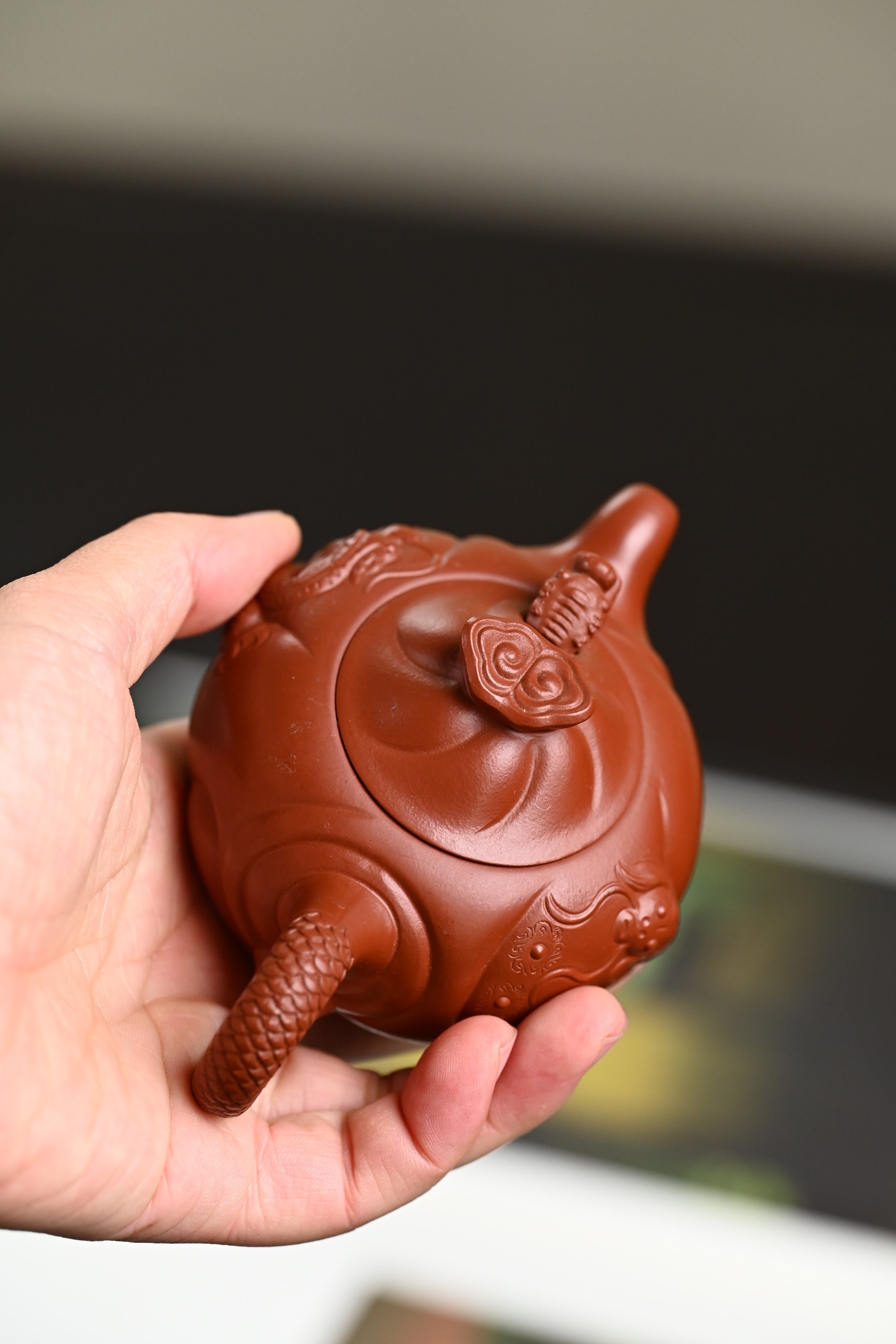 『鱼化龙』 极品皱皮朱泥·容量120cc·7孔出水·王岳龄·国家级正高级工艺美术师（双研高）