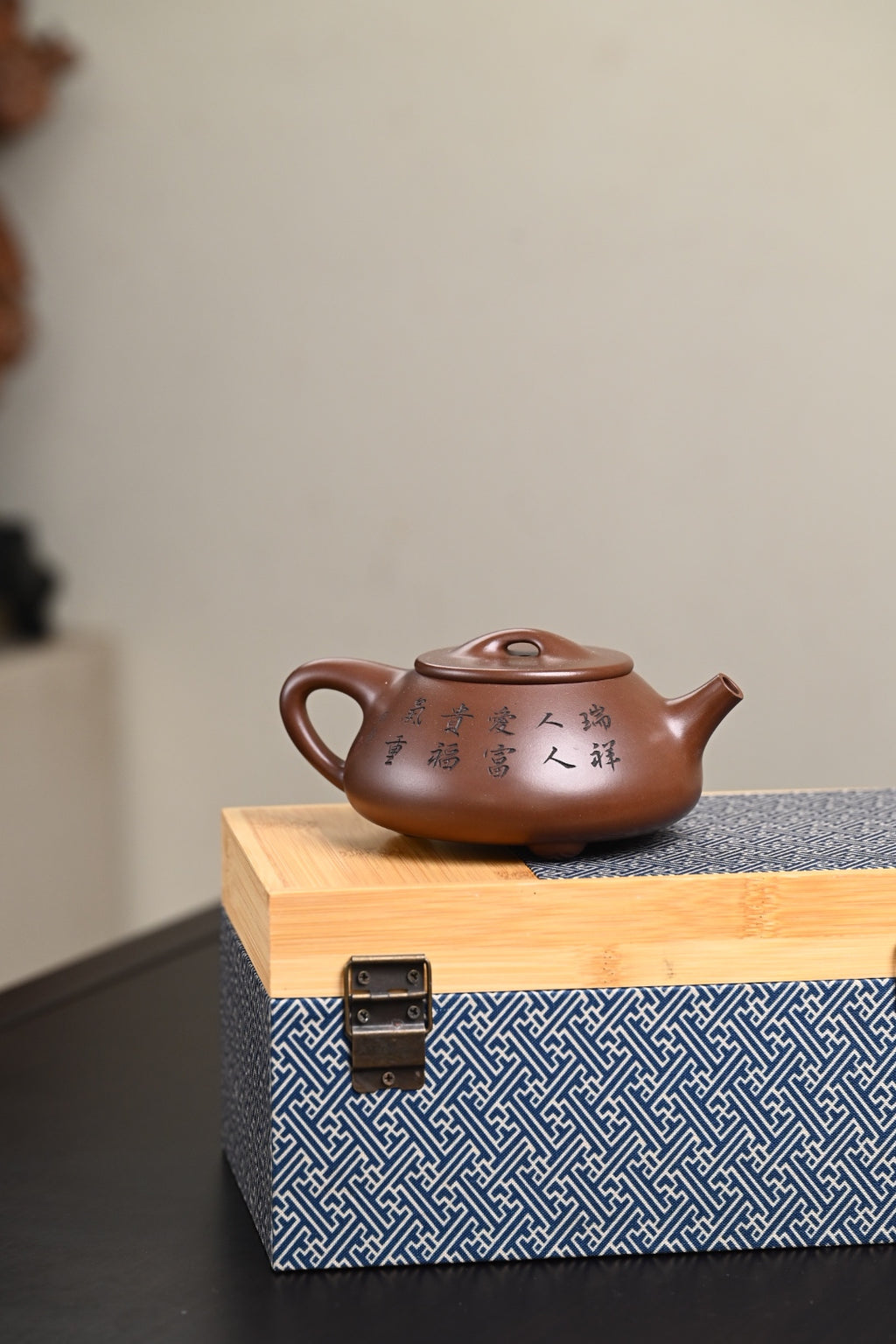 『景舟石瓢』 文革老紫泥·容量400cc·14孔出水·王岳龄·国家级正高级工艺美术师（双研高） - ZishaTeapotChina