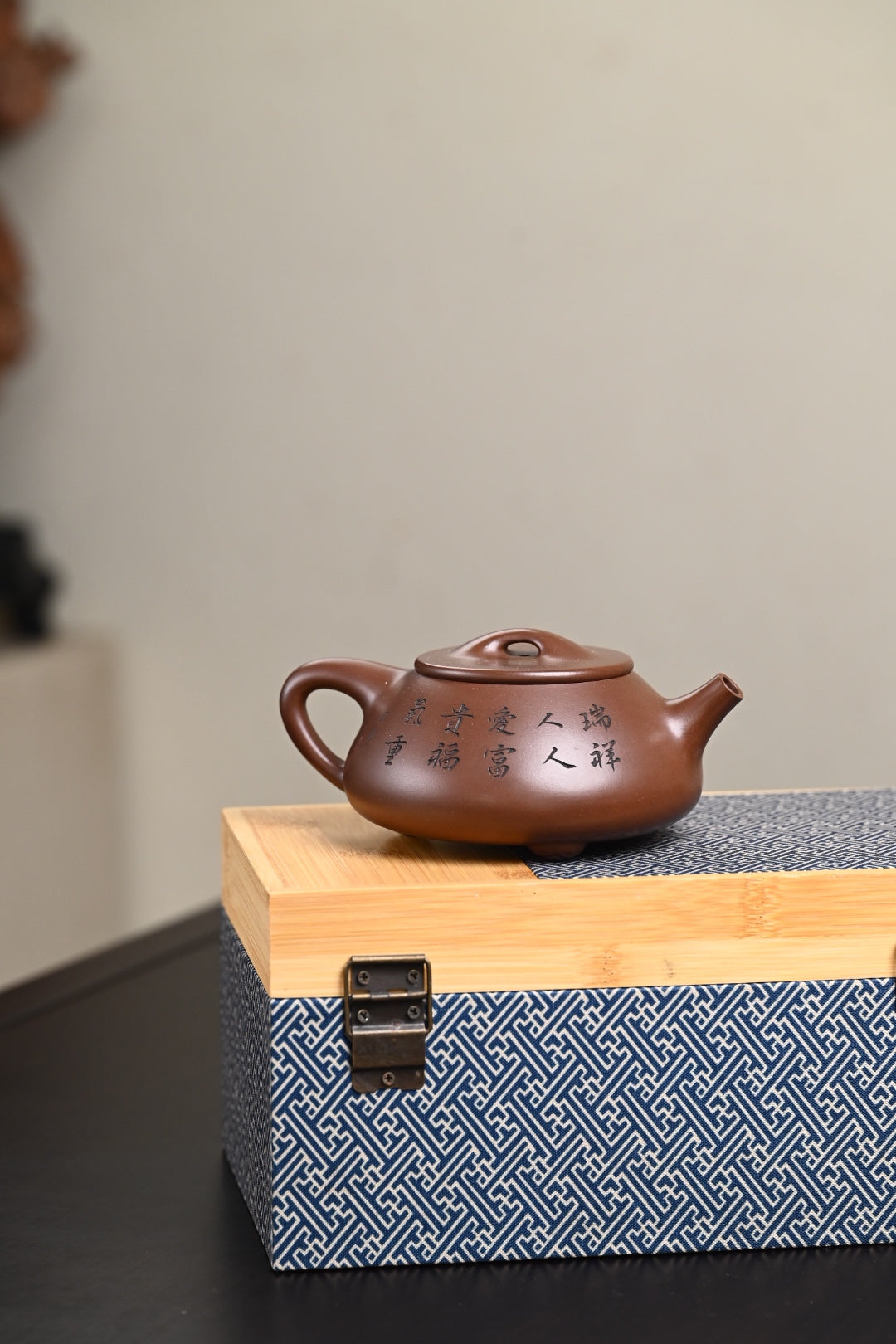 『景舟石瓢』 文革老紫泥·容量400cc·14孔出水·王岳龄·国家级正高级工艺美术师（双研高） - ZishaTeapotChina