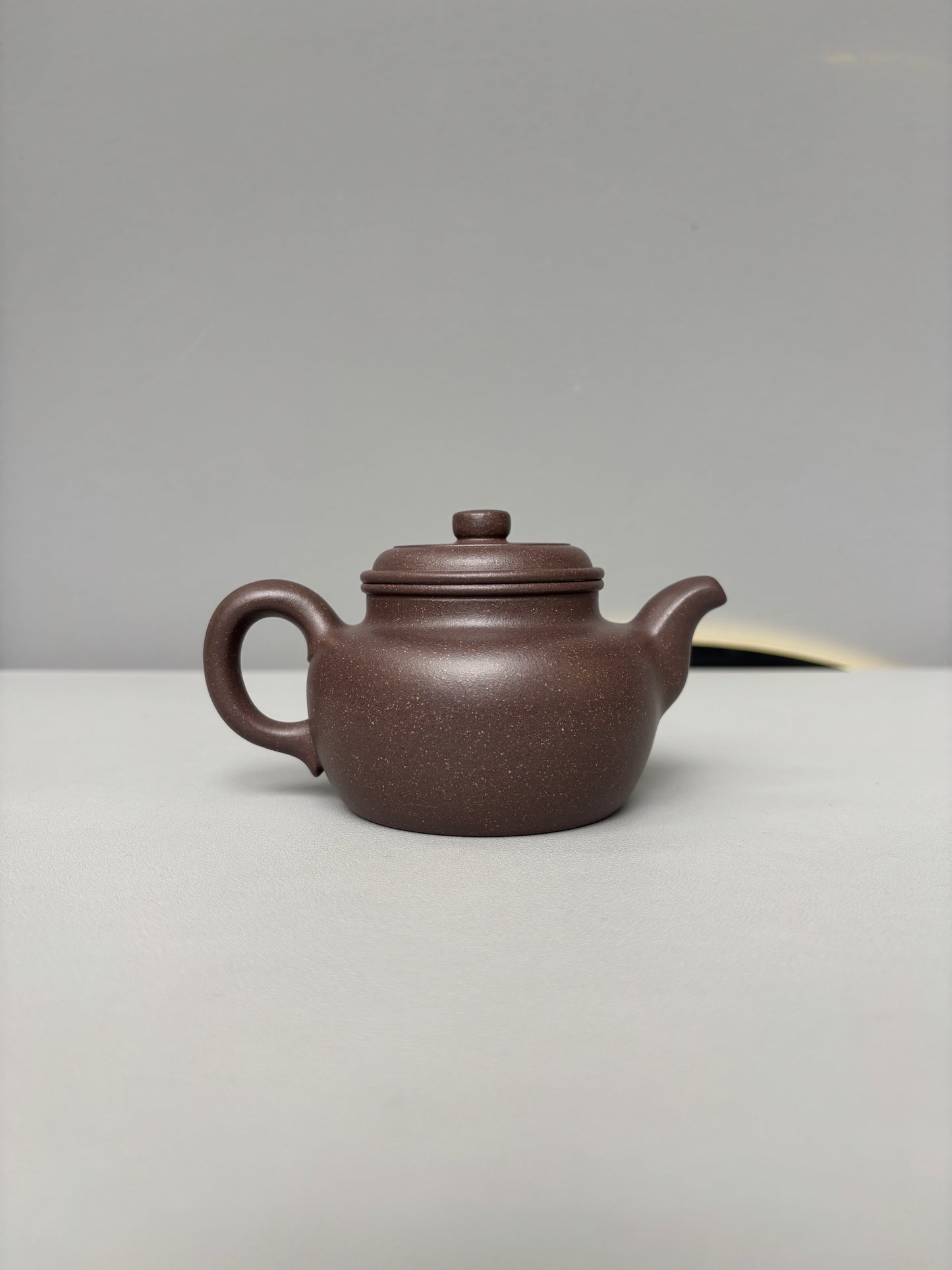 紫砂珍藏级精品｜省大师吴培林高徒·王雅丽 制【大蕴德钟壶】原矿优质天青泥·230cc