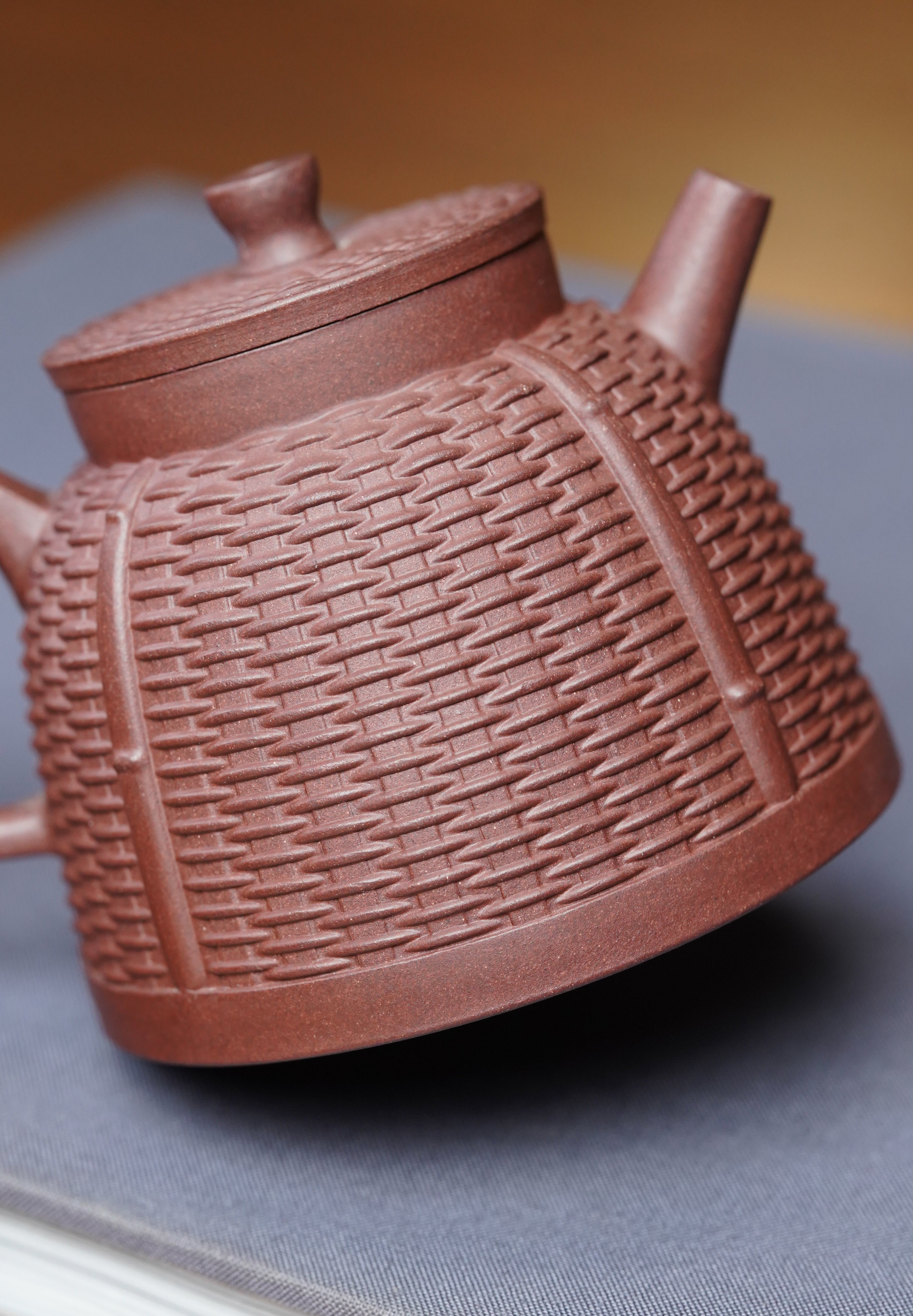 范泽锋大师高徒·省大师邱爽紫砂潜力重器【竹编鱼罩壶】原矿优质老紫泥·160cc