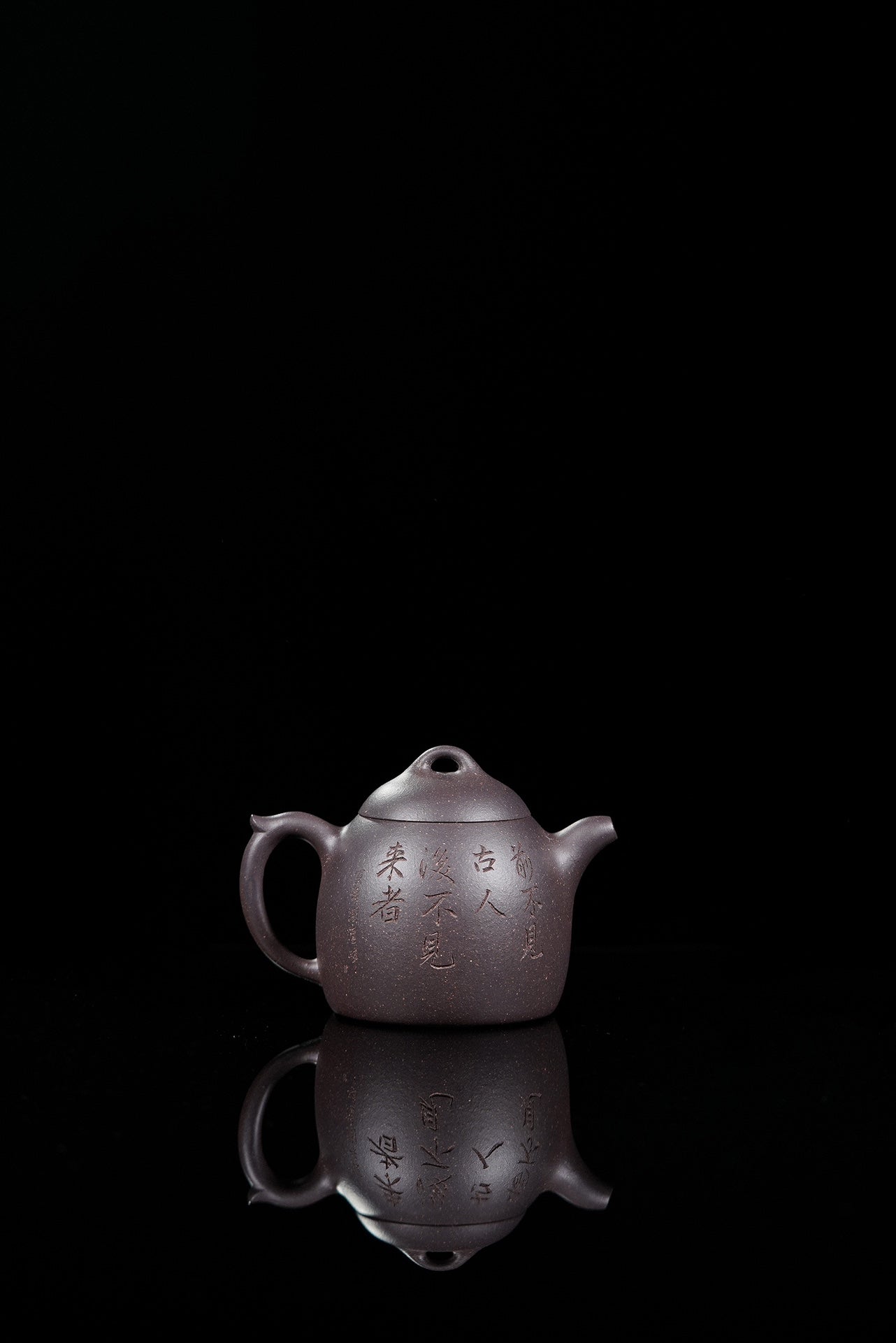 紫砂界彩刻山水标杆·李峰大师｜恭王府馆藏臻品· 大拍16万同款《秦权壶》原矿极品天青泥·150cc