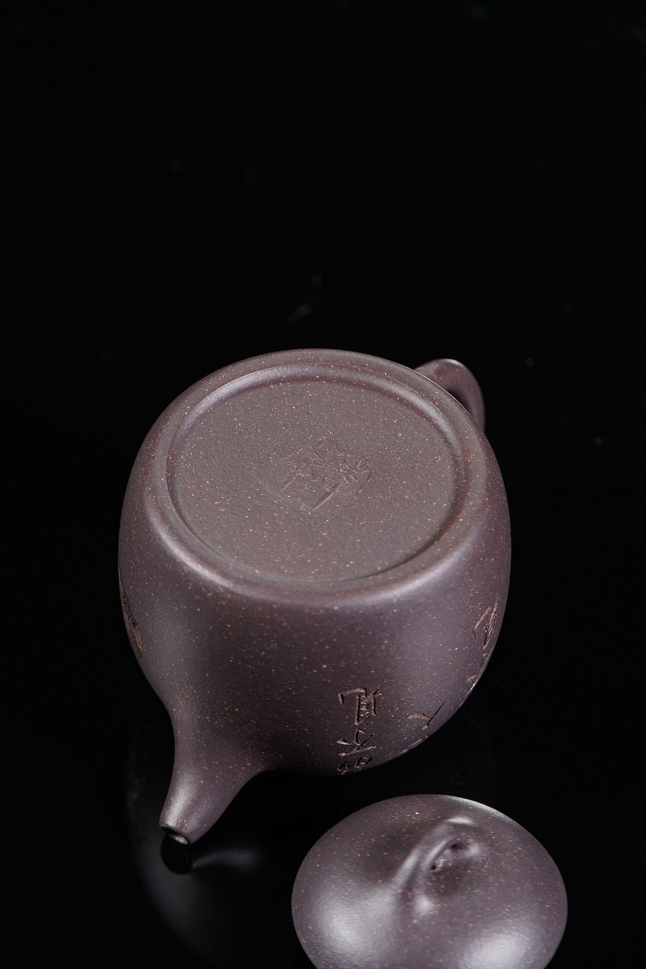 紫砂界彩刻山水标杆·李峰大师｜恭王府馆藏臻品· 大拍16万同款《秦权壶》原矿极品天青泥·150cc