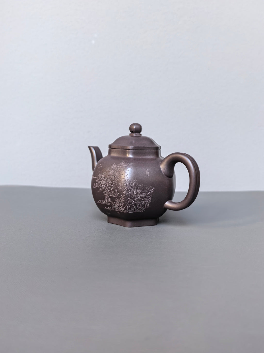 【耿浩方器 礼藏当代】 紫砂界80后方器巨匠扛鼎之作《六方秋水壶》原矿极品纯紫老泥·250cc