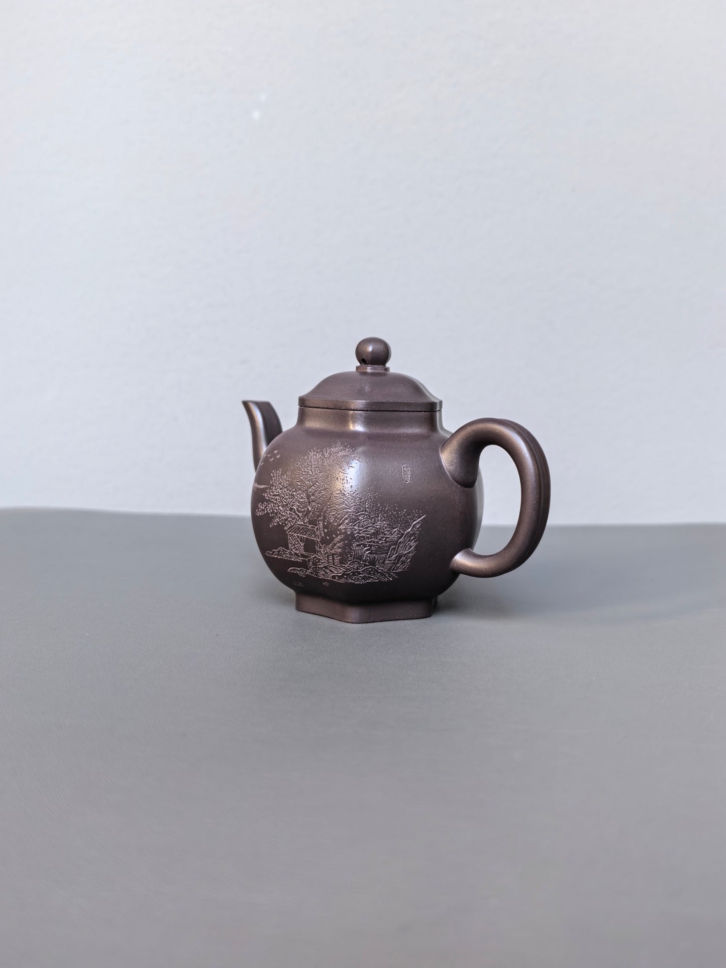 【耿浩方器 礼藏当代】 紫砂界80后方器巨匠扛鼎之作《六方秋水壶》原矿极品纯紫老泥·250cc