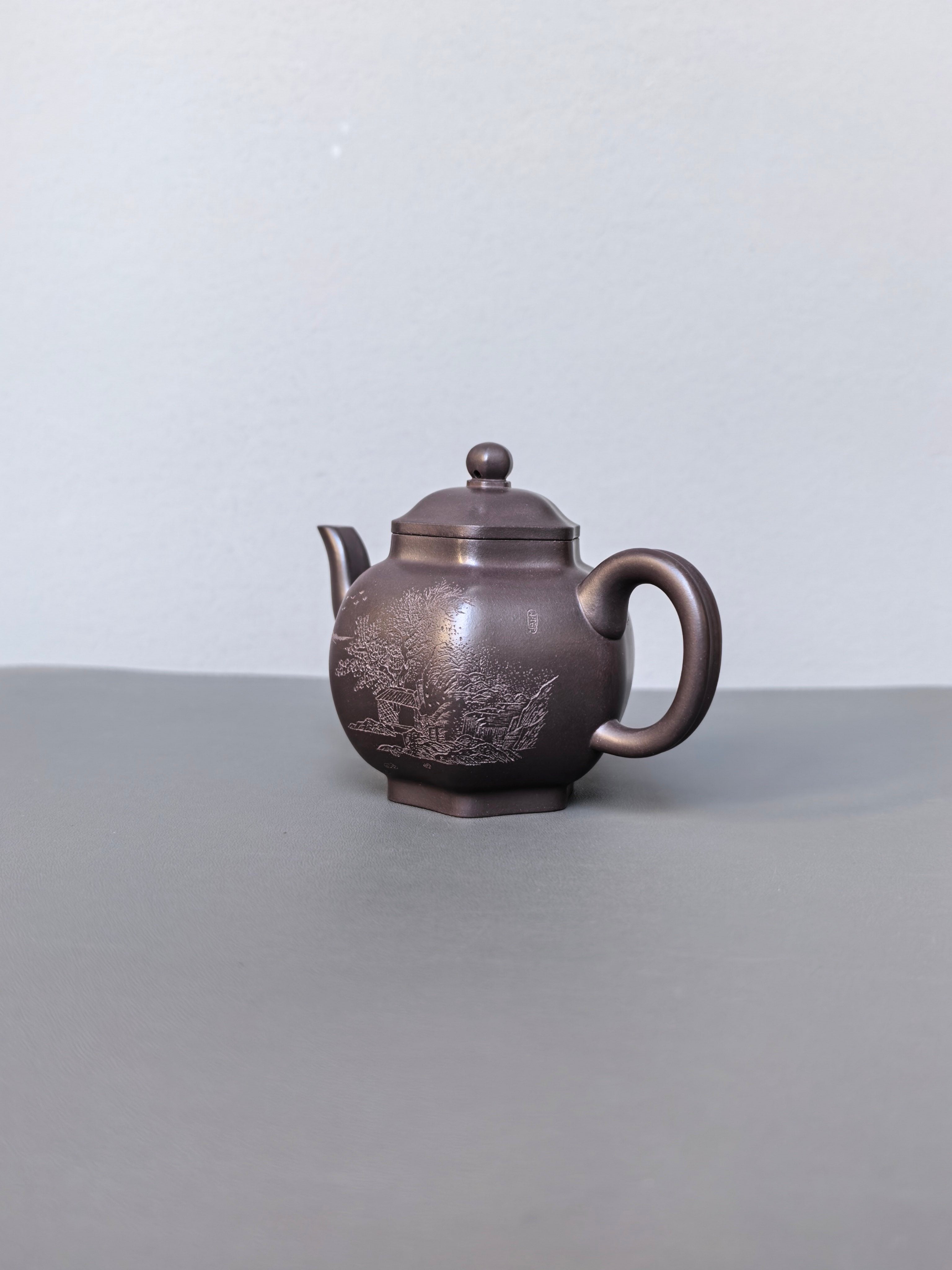 【耿浩方器 礼藏当代】 紫砂界80后方器巨匠扛鼎之作《六方秋水壶》原矿极品纯紫老泥·250cc
