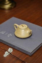 紫砂非遗花器泰斗·蒋蓉唯一嫡传｜蒋艺华亲制巅峰臻品【子冶石瓢壶】原矿极品本山绿泥 200cc