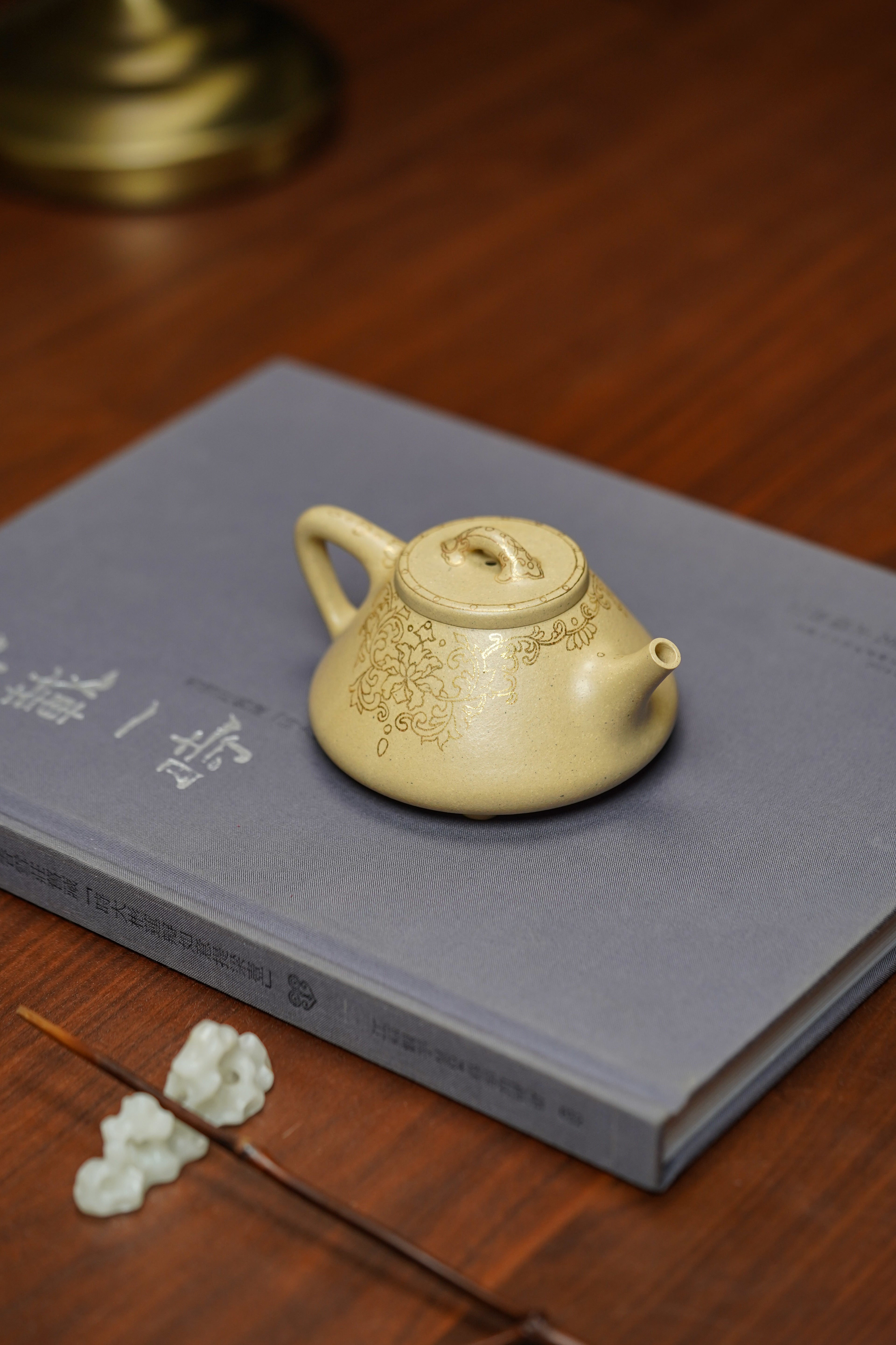 紫砂非遗花器泰斗·蒋蓉唯一嫡传｜蒋艺华亲制巅峰臻品【子冶石瓢壶】原矿极品本山绿泥 200cc