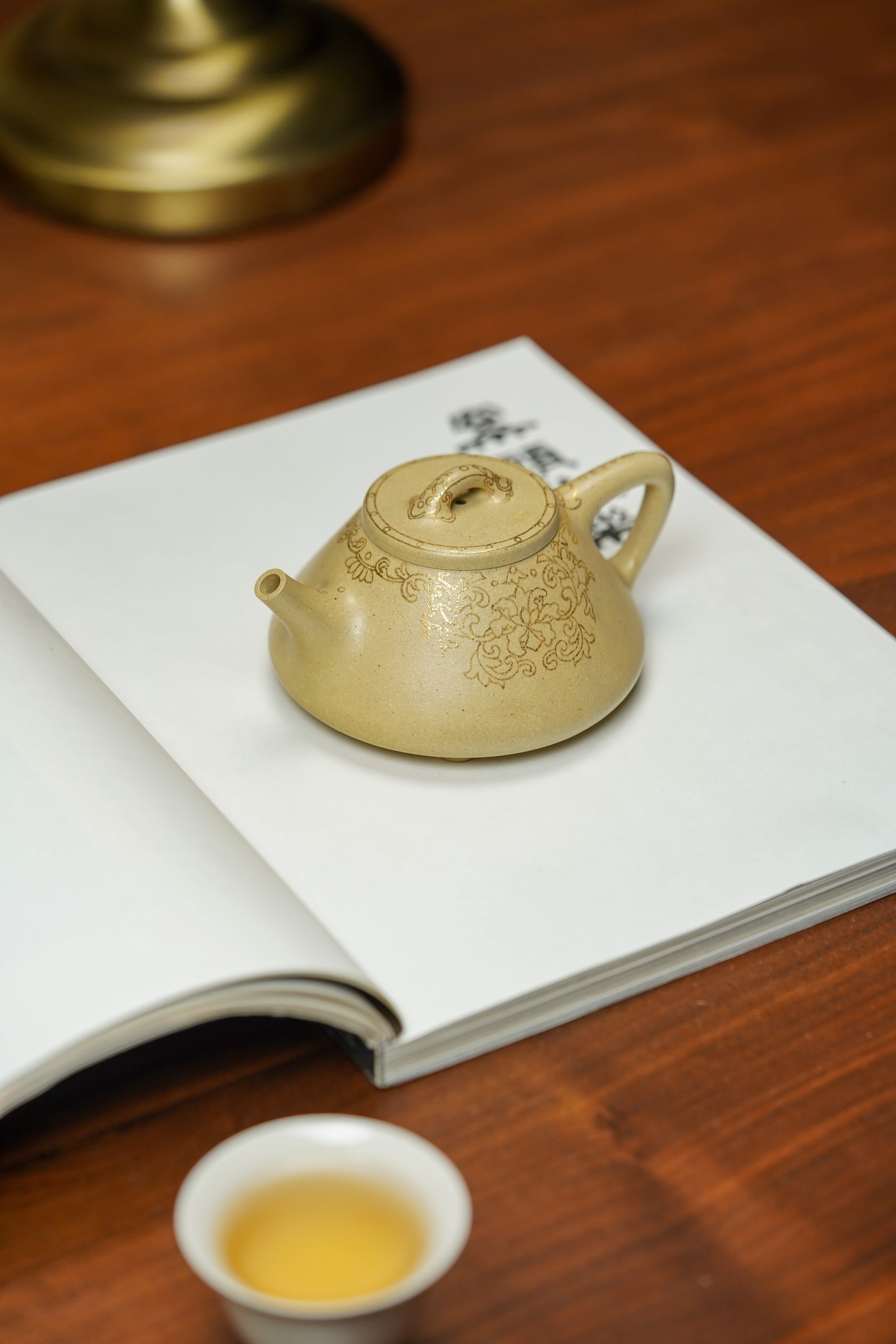 紫砂非遗花器泰斗·蒋蓉唯一嫡传｜蒋艺华亲制巅峰臻品【子冶石瓢壶】原矿极品本山绿泥 200cc