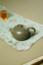 紫砂非遗花器泰斗·蒋蓉唯一嫡传｜蒋艺华亲制臻品【漫步人生壶】原矿极品蟹壳青·180cc