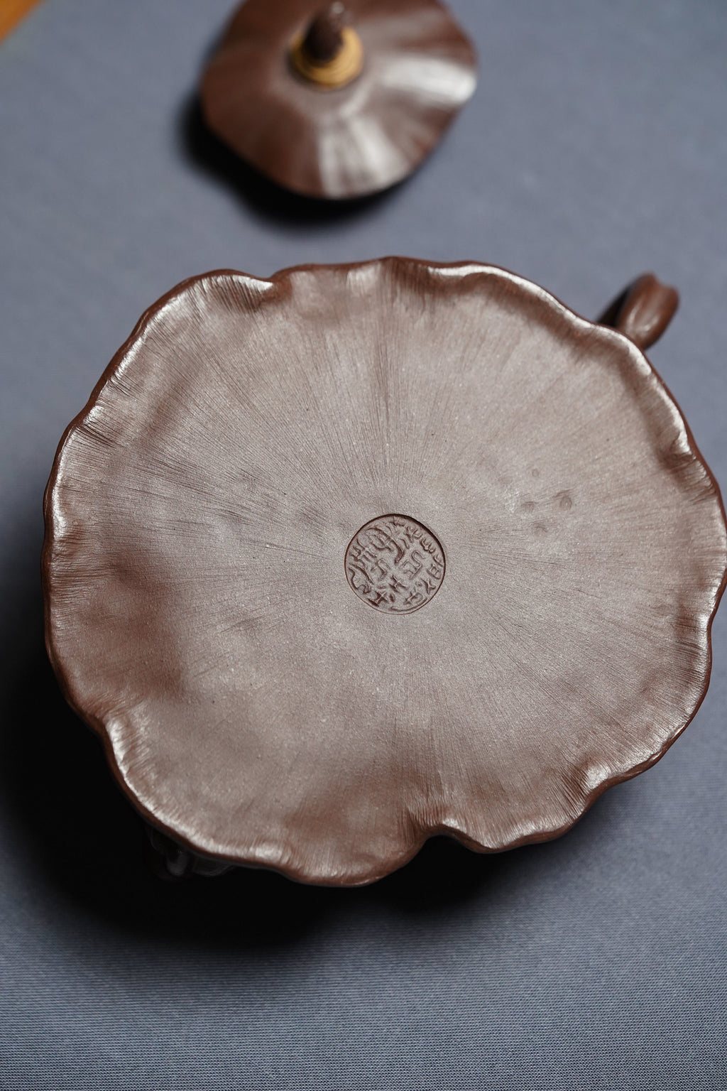 紫砂非遗花器泰斗·蒋蓉唯一嫡传｜蒋艺华亲制巅峰臻品【荷叶壶】原矿极品老紫泥·150cc 小品