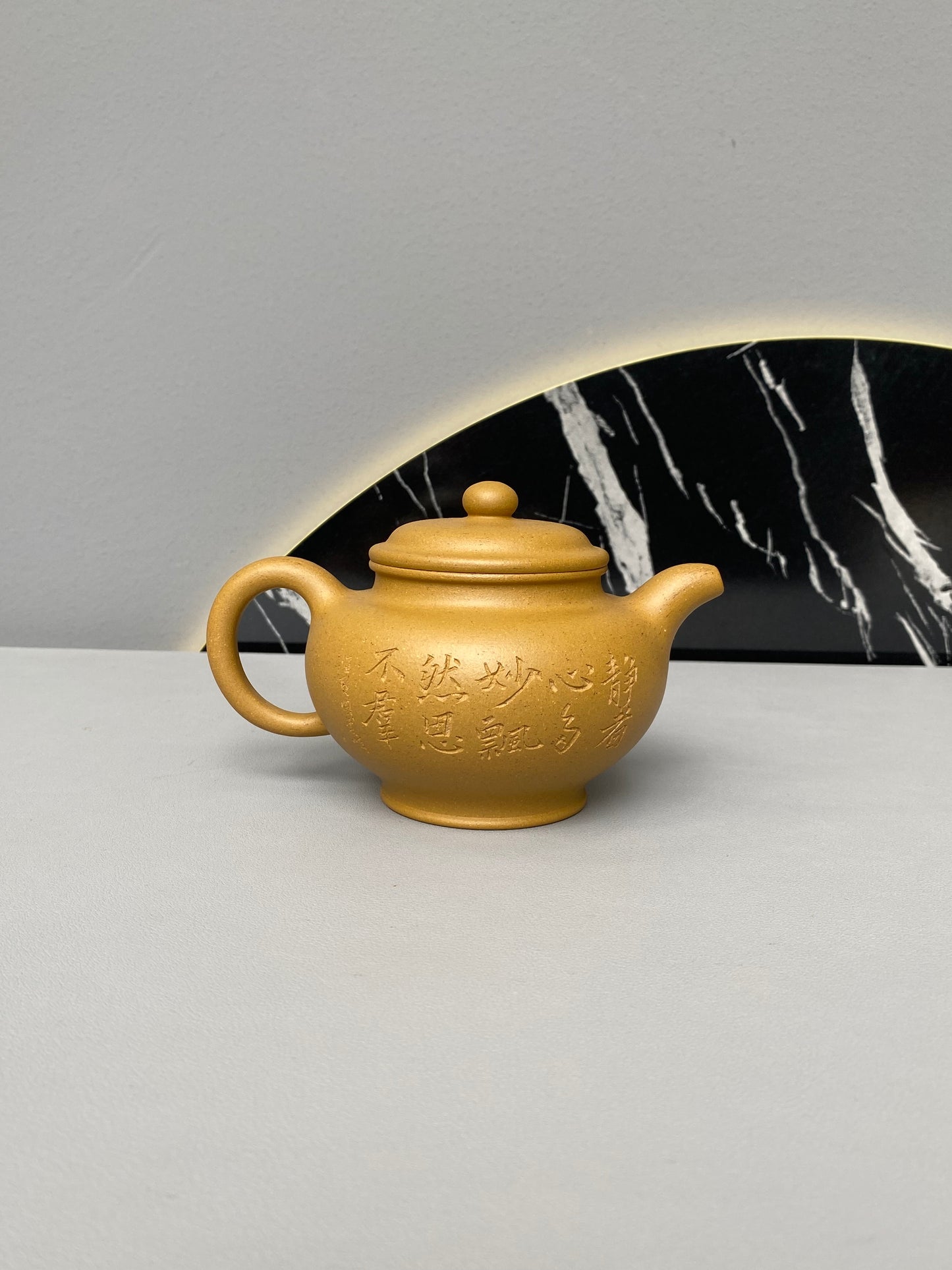 紫砂界彩刻山水标杆·李峰大师｜恭王府馆藏臻品《掇只壶》原矿优质黄金段·320cc