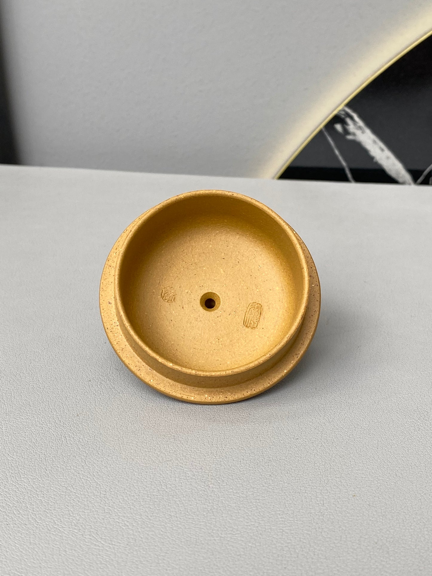 紫砂界彩刻山水标杆·李峰大师｜恭王府馆藏臻品《掇只壶》原矿优质黄金段·320cc