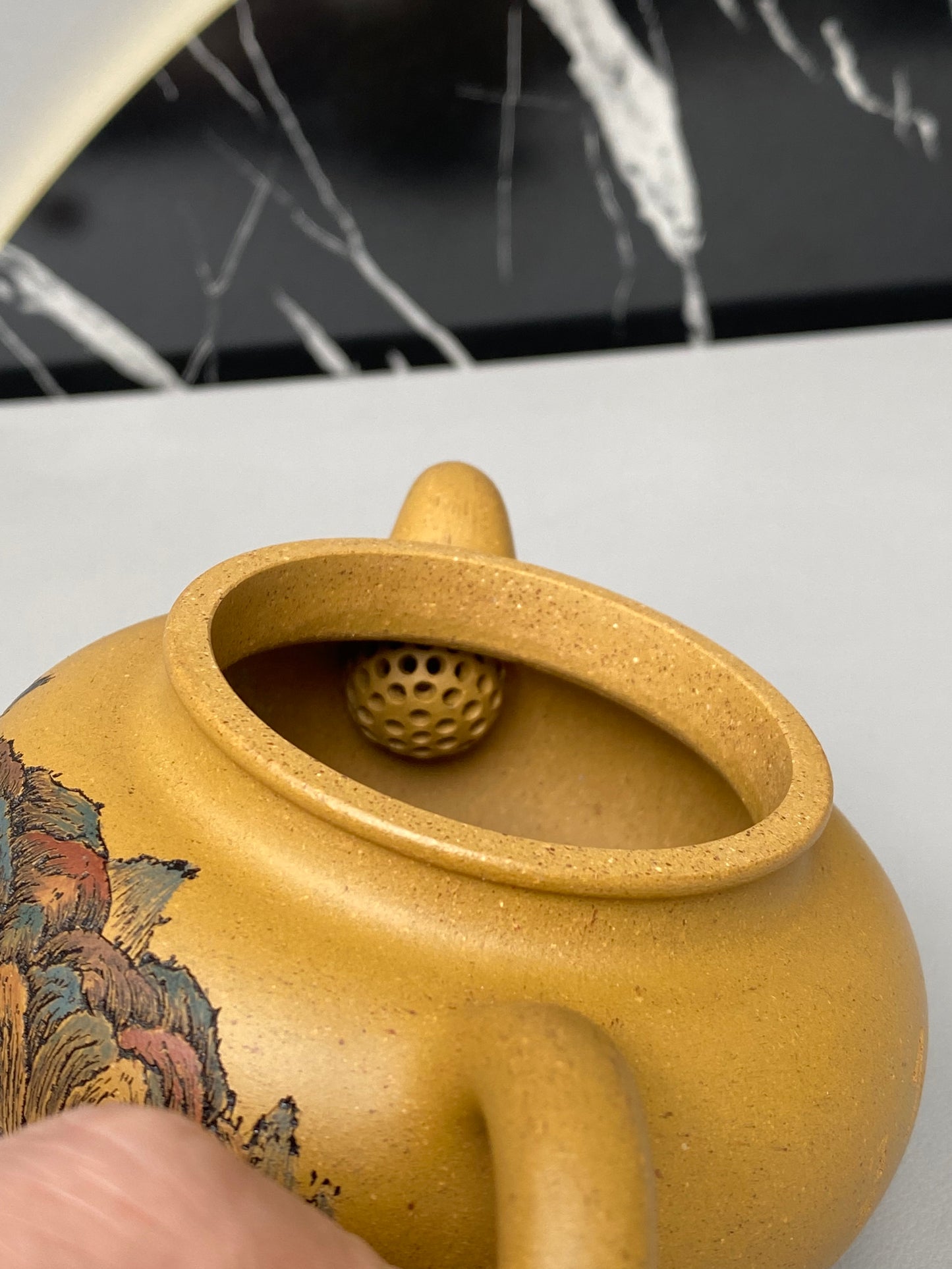 紫砂界彩刻山水标杆·李峰大师｜恭王府馆藏臻品《掇只壶》原矿优质黄金段·320cc